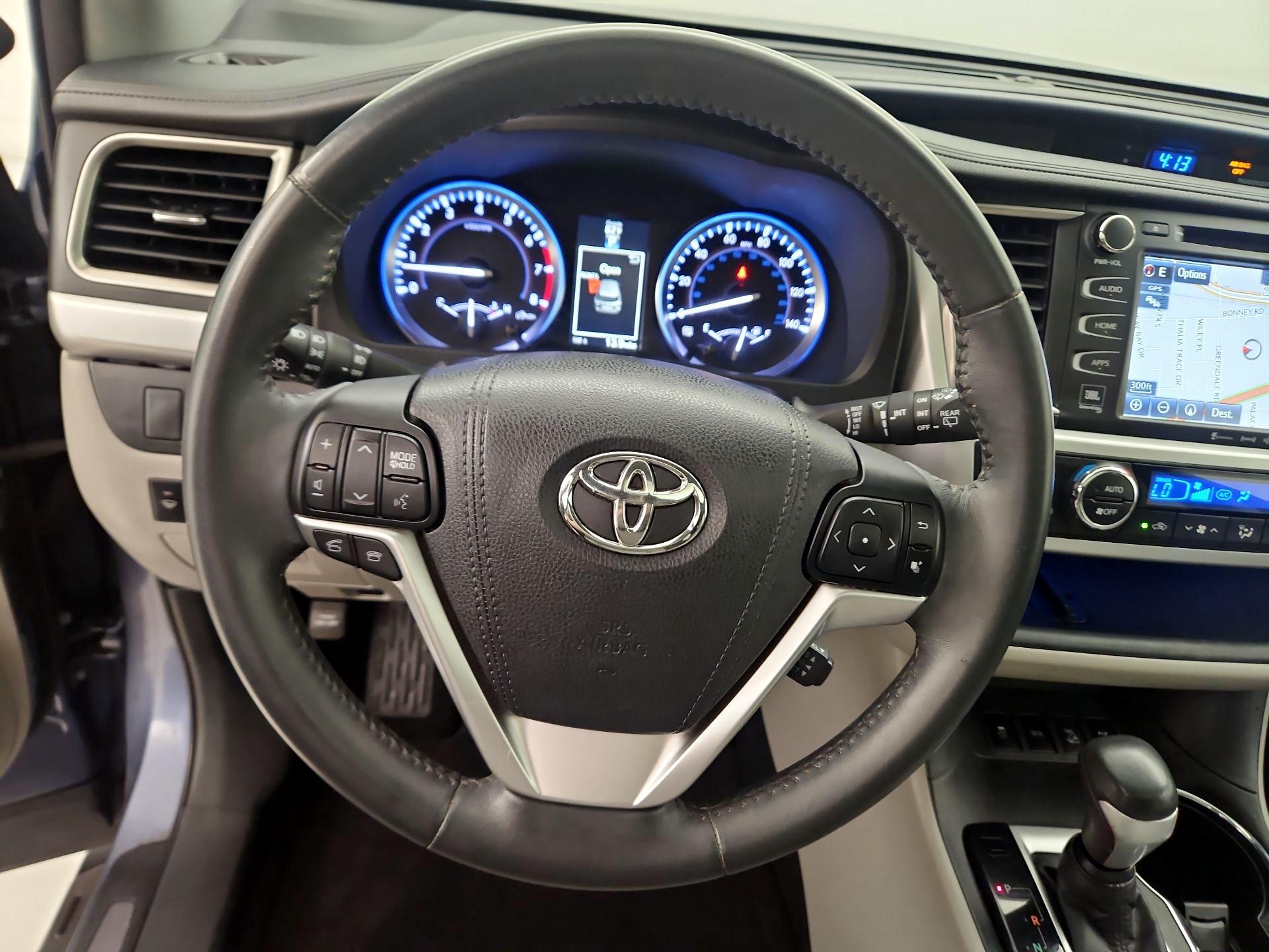 Thumbnail: 2016 Toyota Highlander - 10