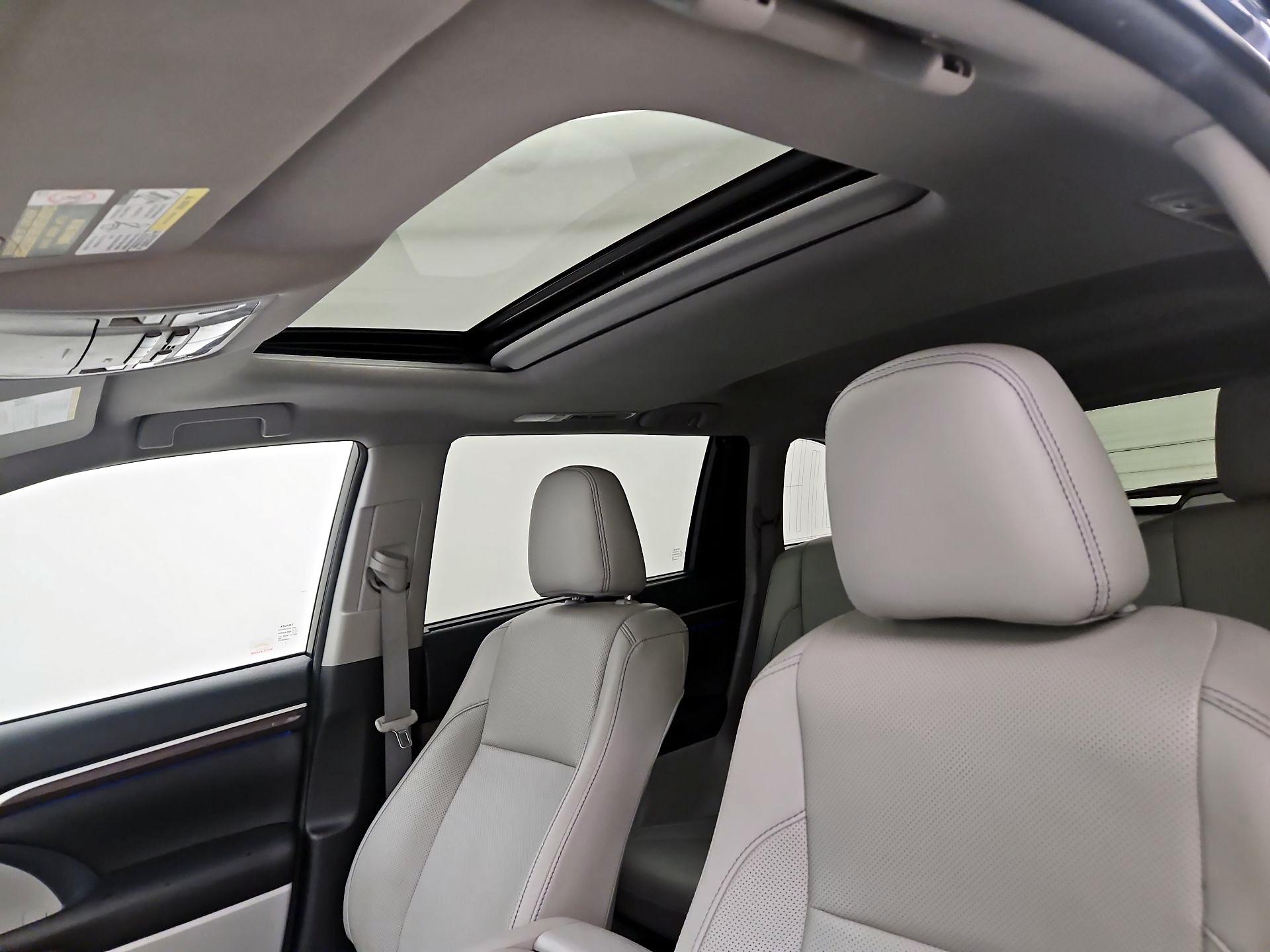 Thumbnail: 2016 Toyota Highlander - 20