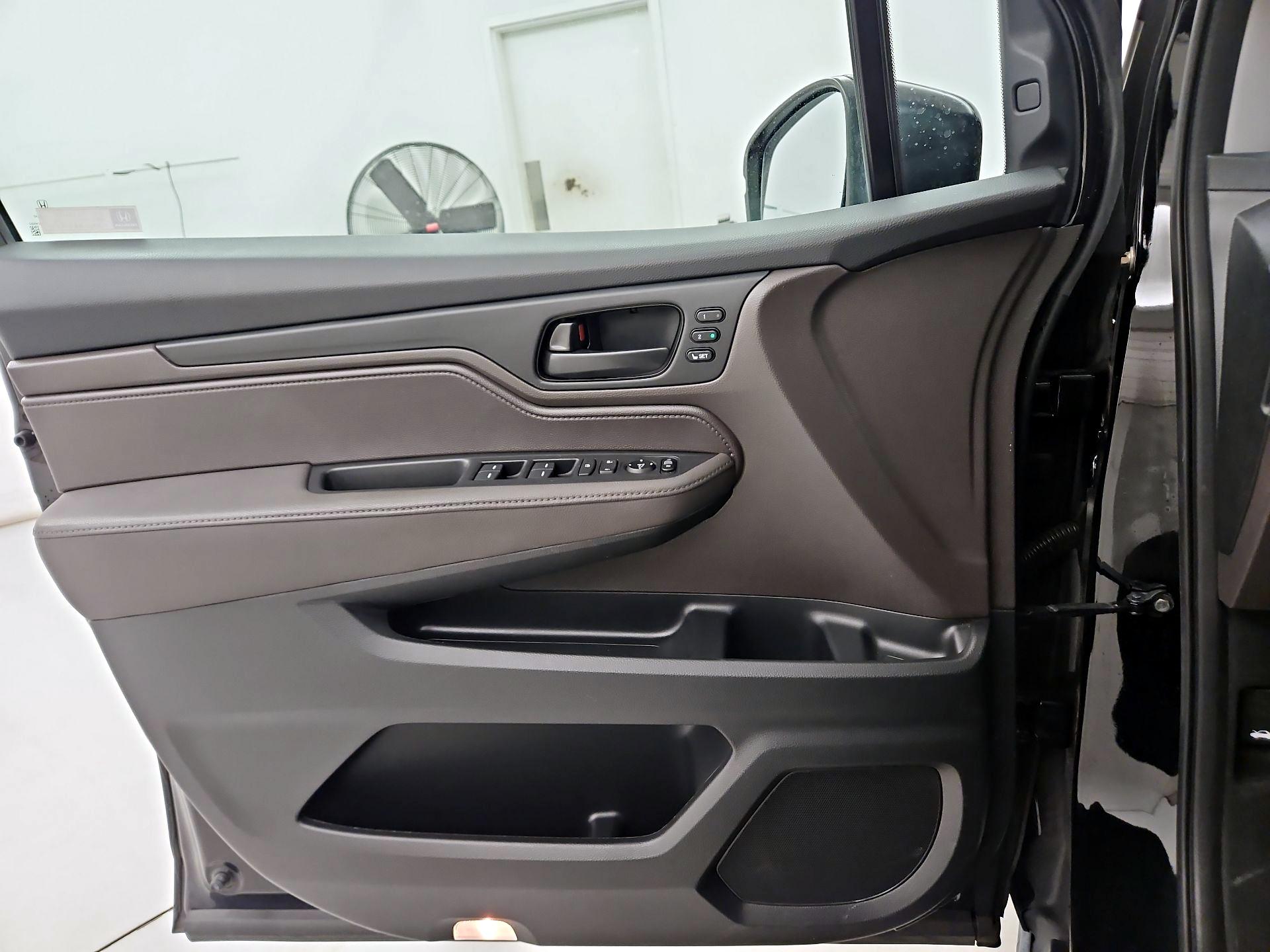 Thumbnail: 2019 Honda Odyssey - 12