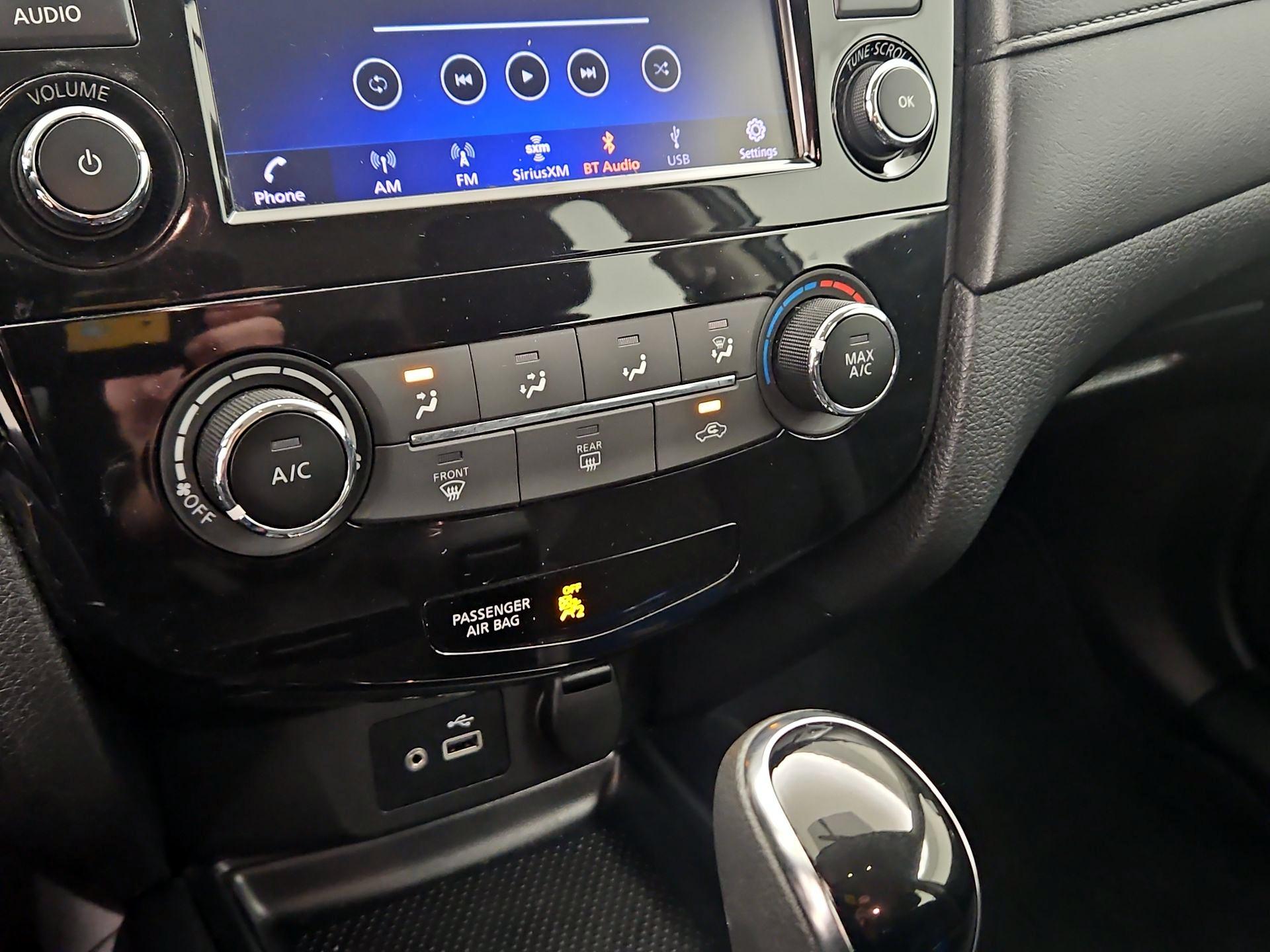 Thumbnail: 2018 Nissan Rogue - 16