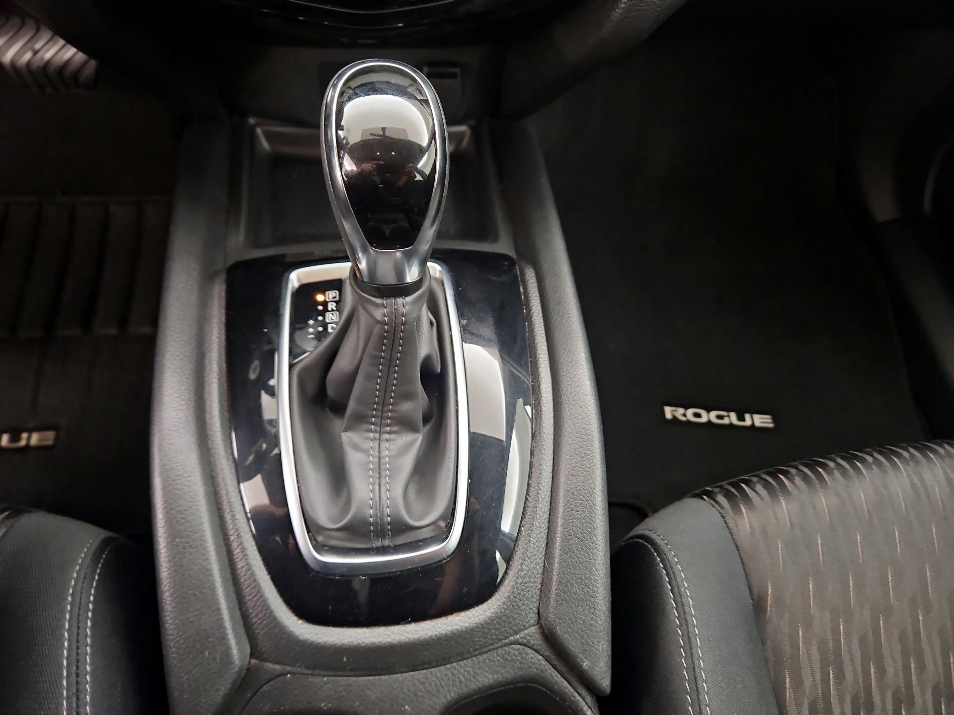 Thumbnail: 2018 Nissan Rogue - 17
