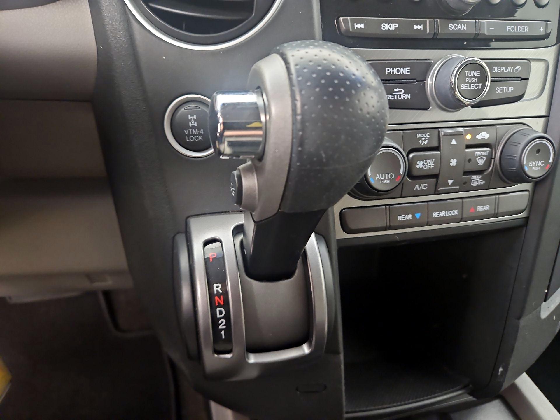 Thumbnail: 2015 Honda Pilot - 17