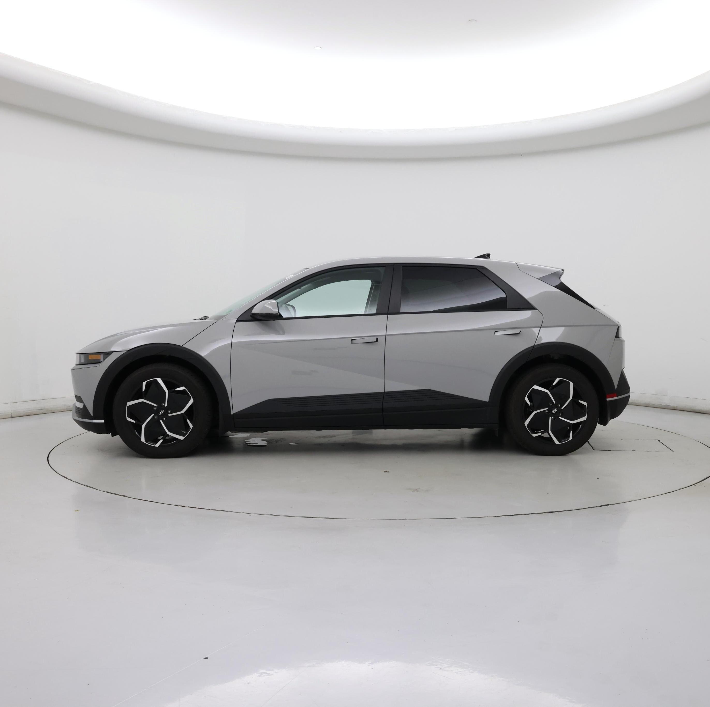 Thumbnail: 2023 Hyundai Ioniq 5 - 3