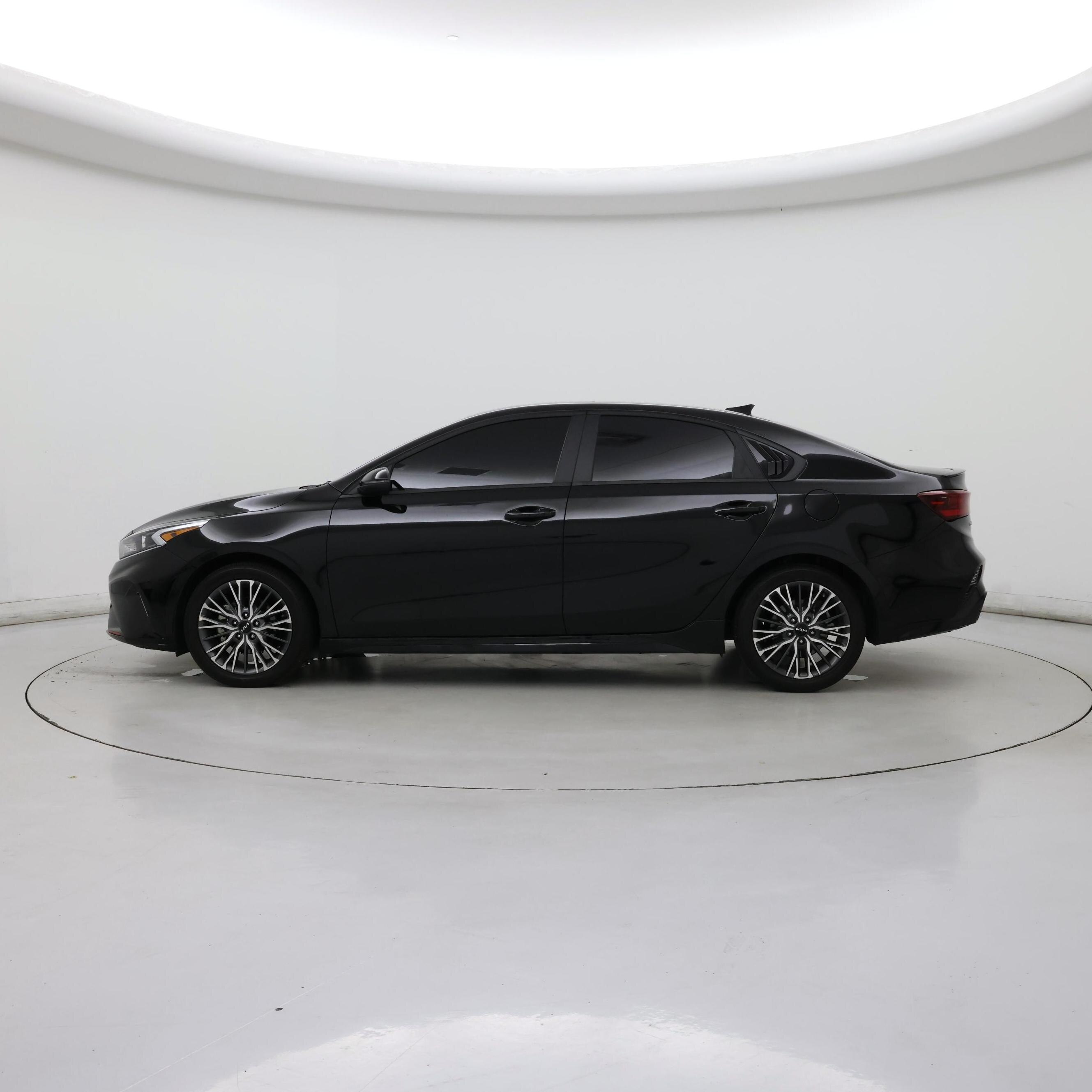 Thumbnail: 2024 Kia Forte - 3