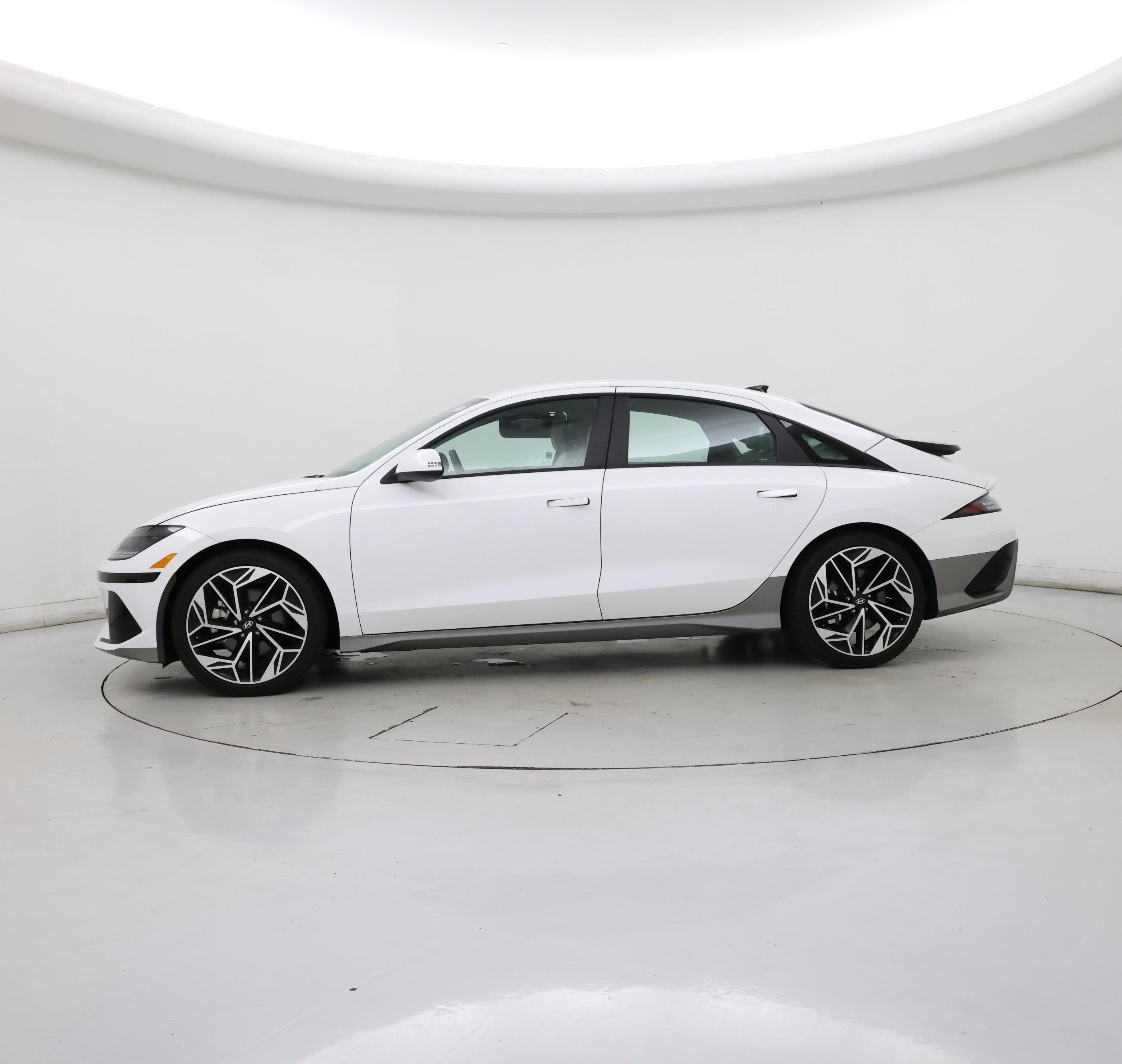 Thumbnail: 2024 Hyundai Ioniq 6 - 3