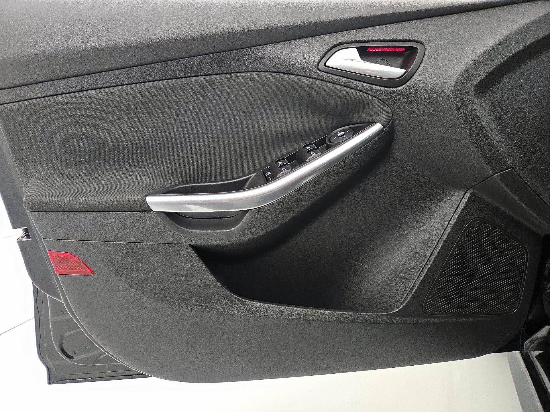 Thumbnail: 2014 Ford Focus - 12