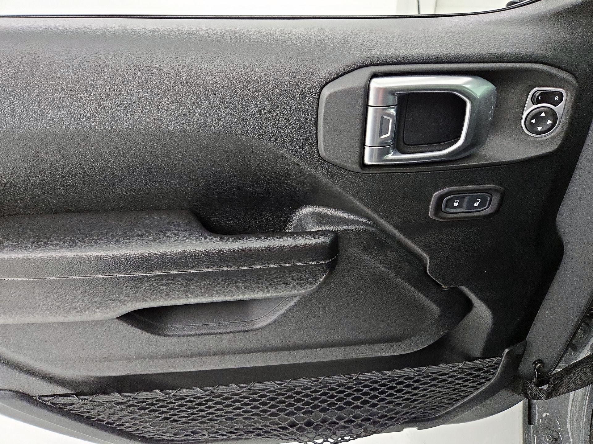 Thumbnail: 2019 Jeep Wrangler - 12