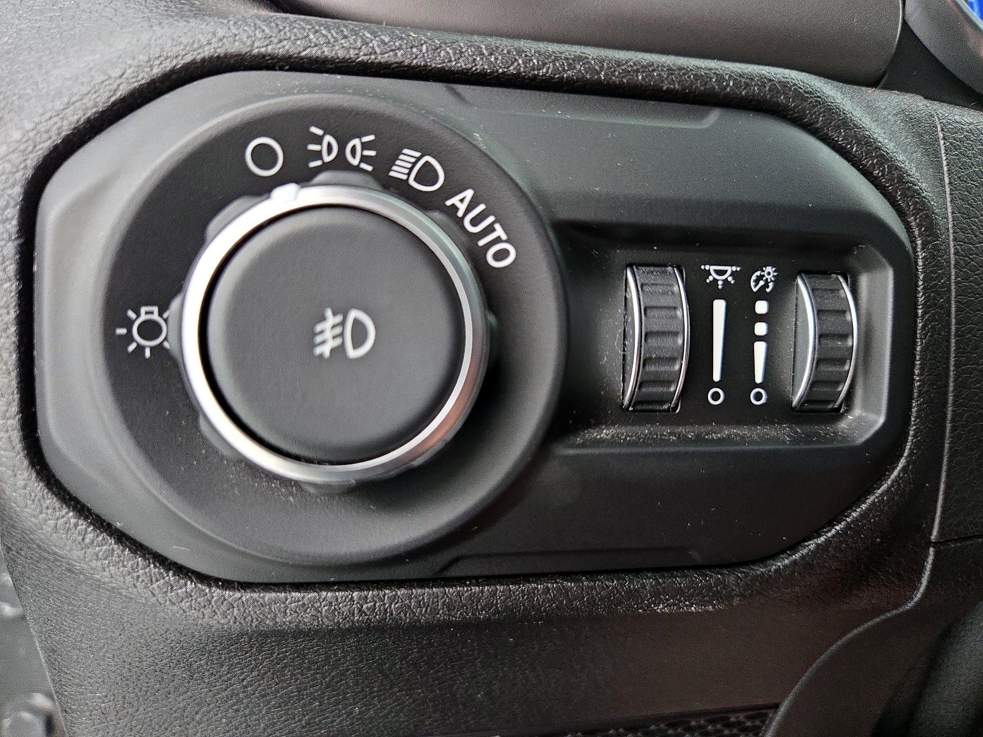 Thumbnail: 2019 Jeep Wrangler - 13