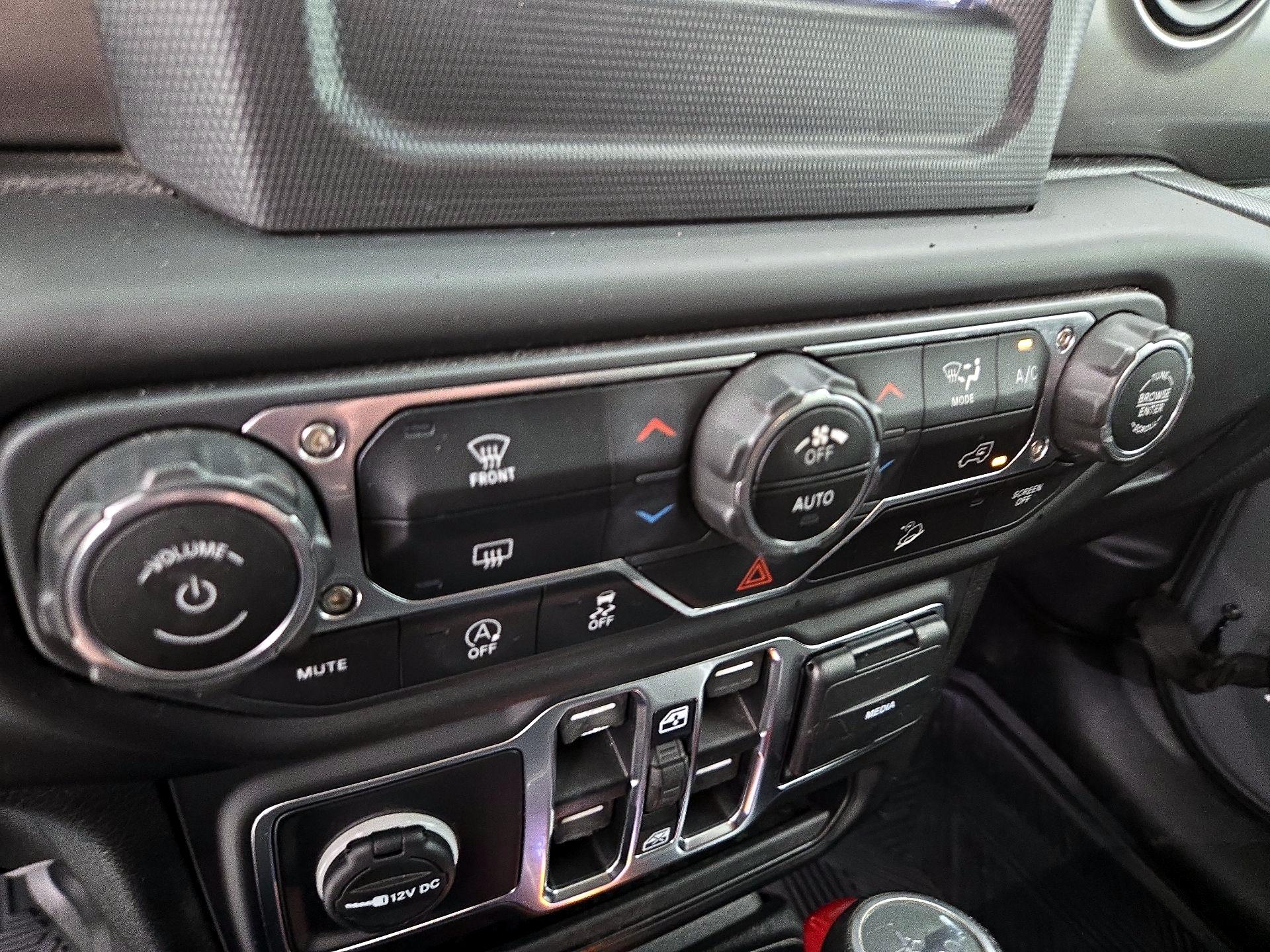 Thumbnail: 2019 Jeep Wrangler - 16