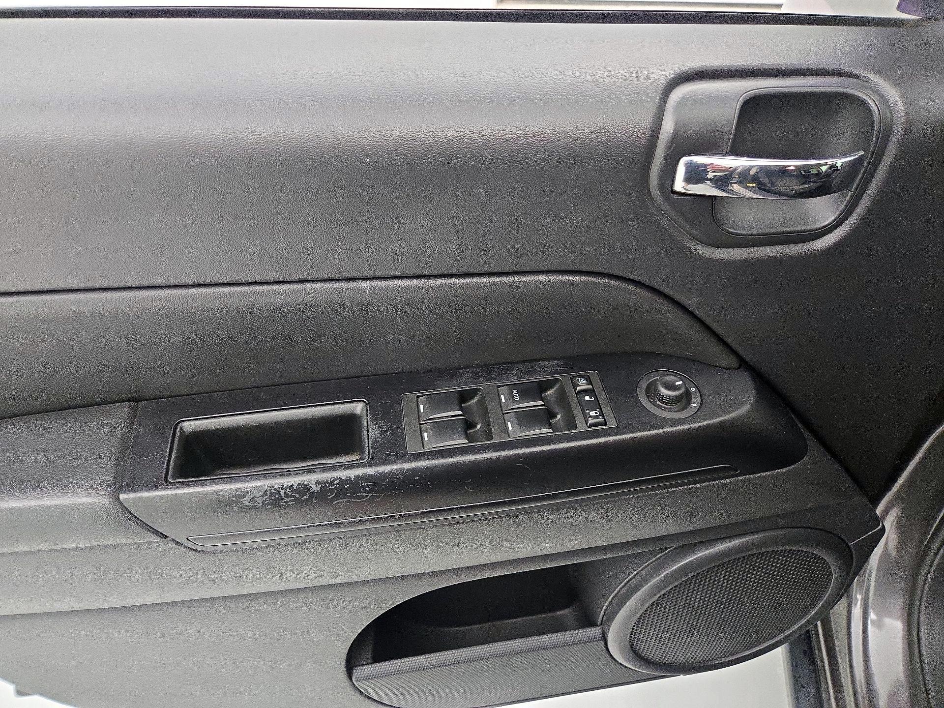 Thumbnail: 2016 Jeep Compass - 12