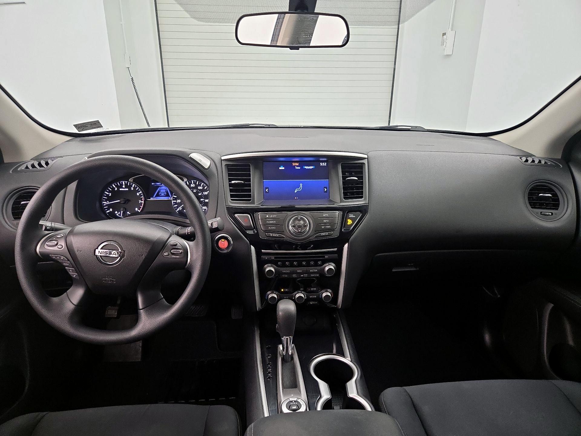 Thumbnail: 2017 Nissan Pathfinder - 9