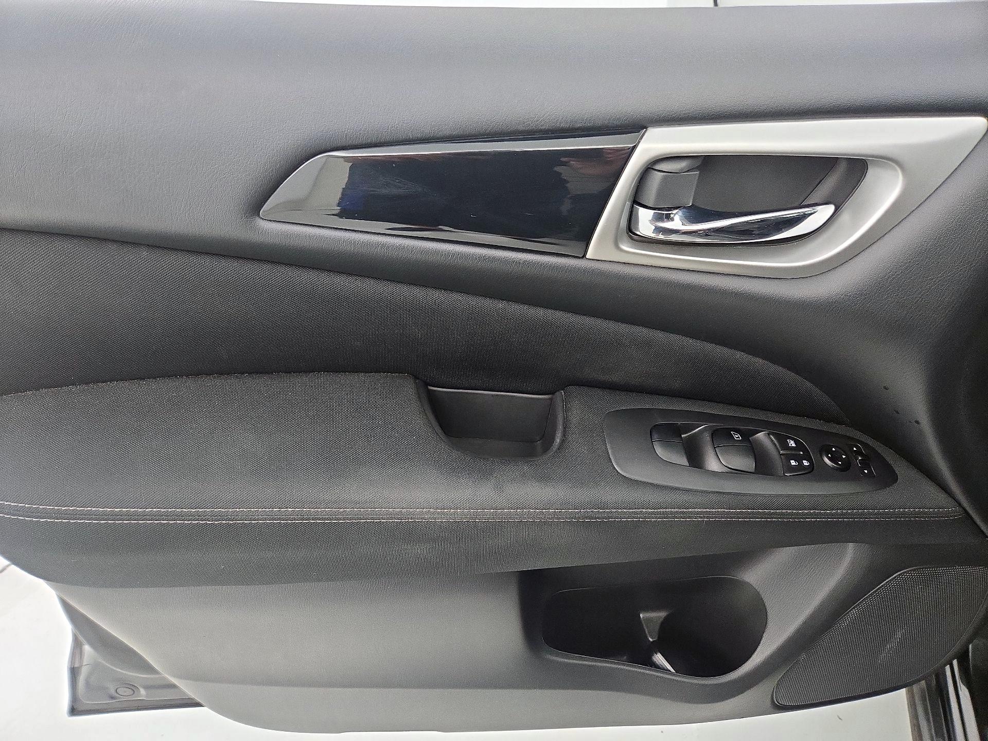 Thumbnail: 2017 Nissan Pathfinder - 12