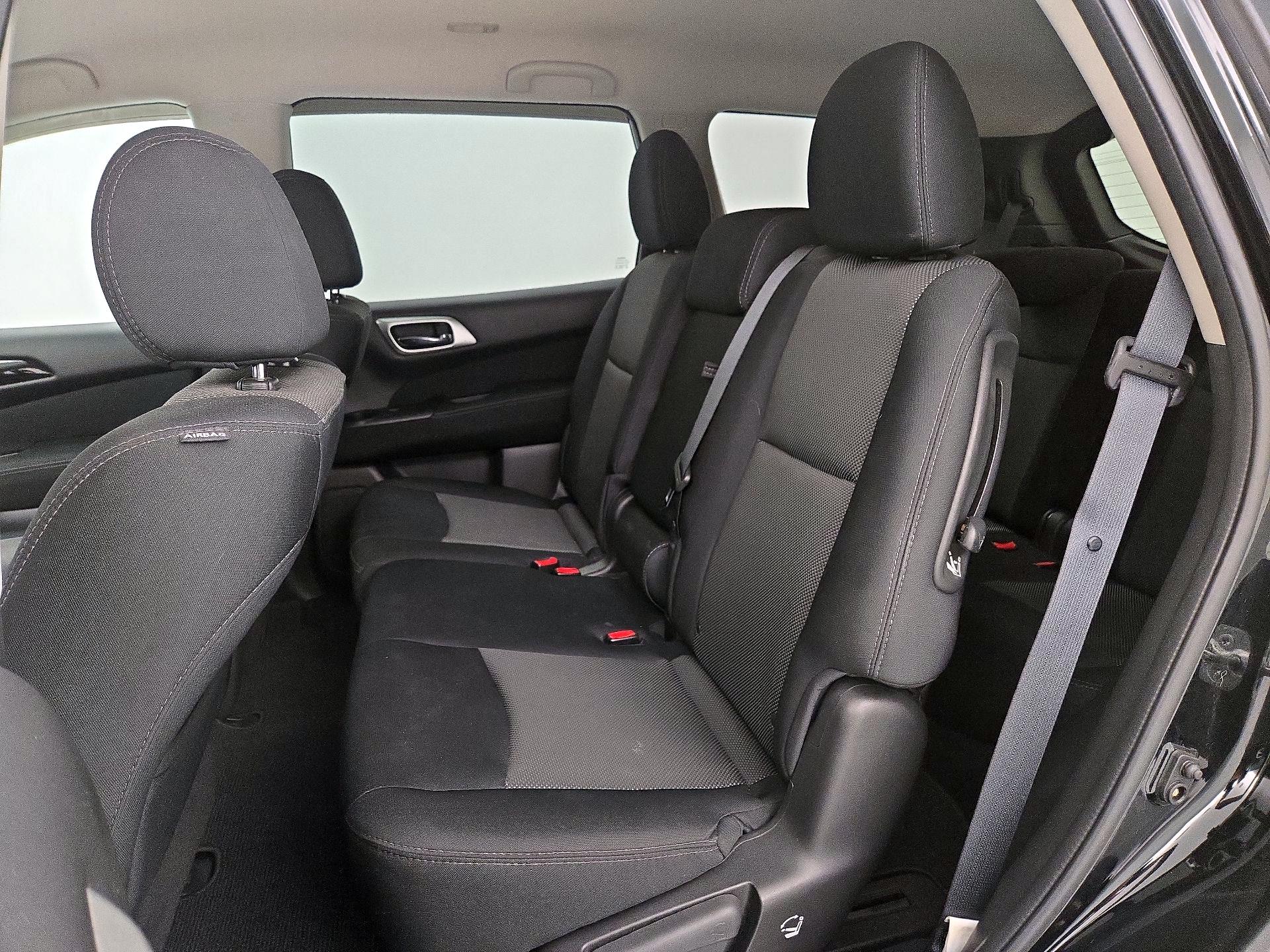 Thumbnail: 2017 Nissan Pathfinder - 19