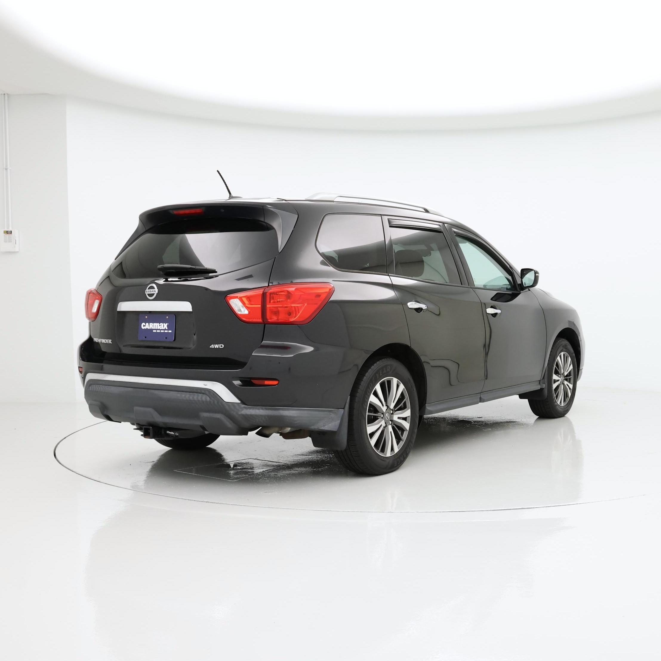 Thumbnail: 2017 Nissan Pathfinder - 8