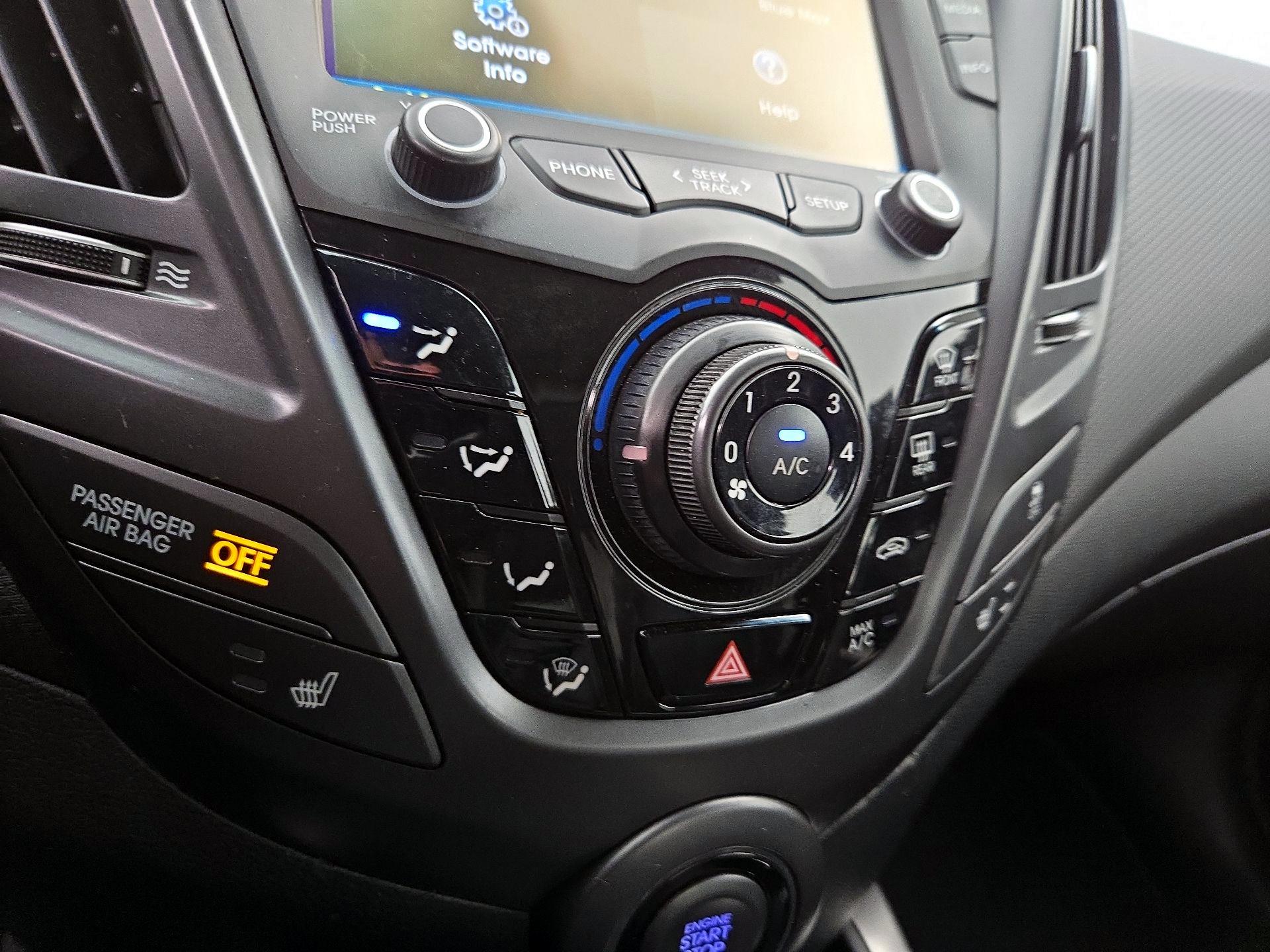 Thumbnail: 2015 Hyundai Veloster - 16