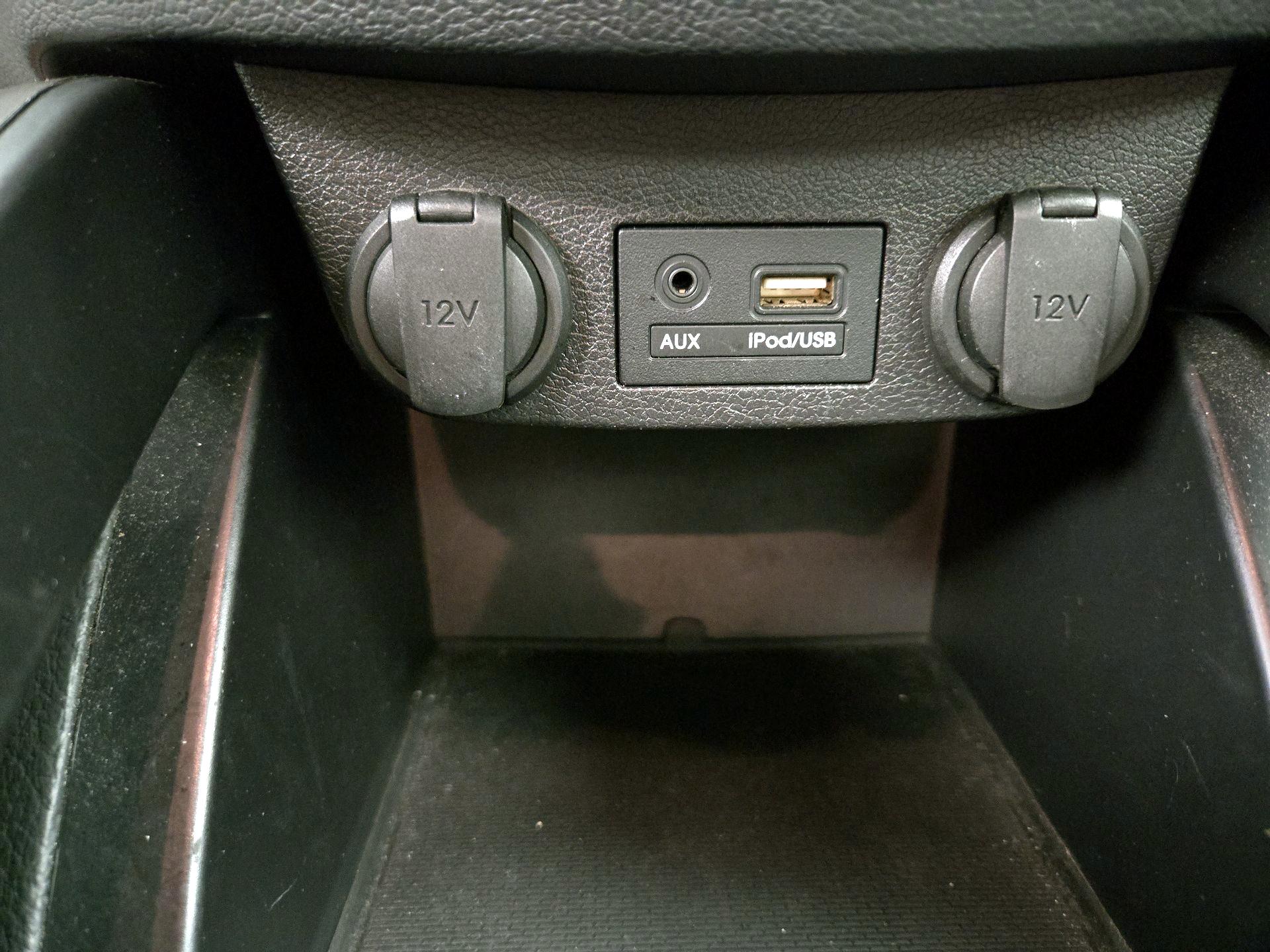 Thumbnail: 2015 Hyundai Veloster - 18