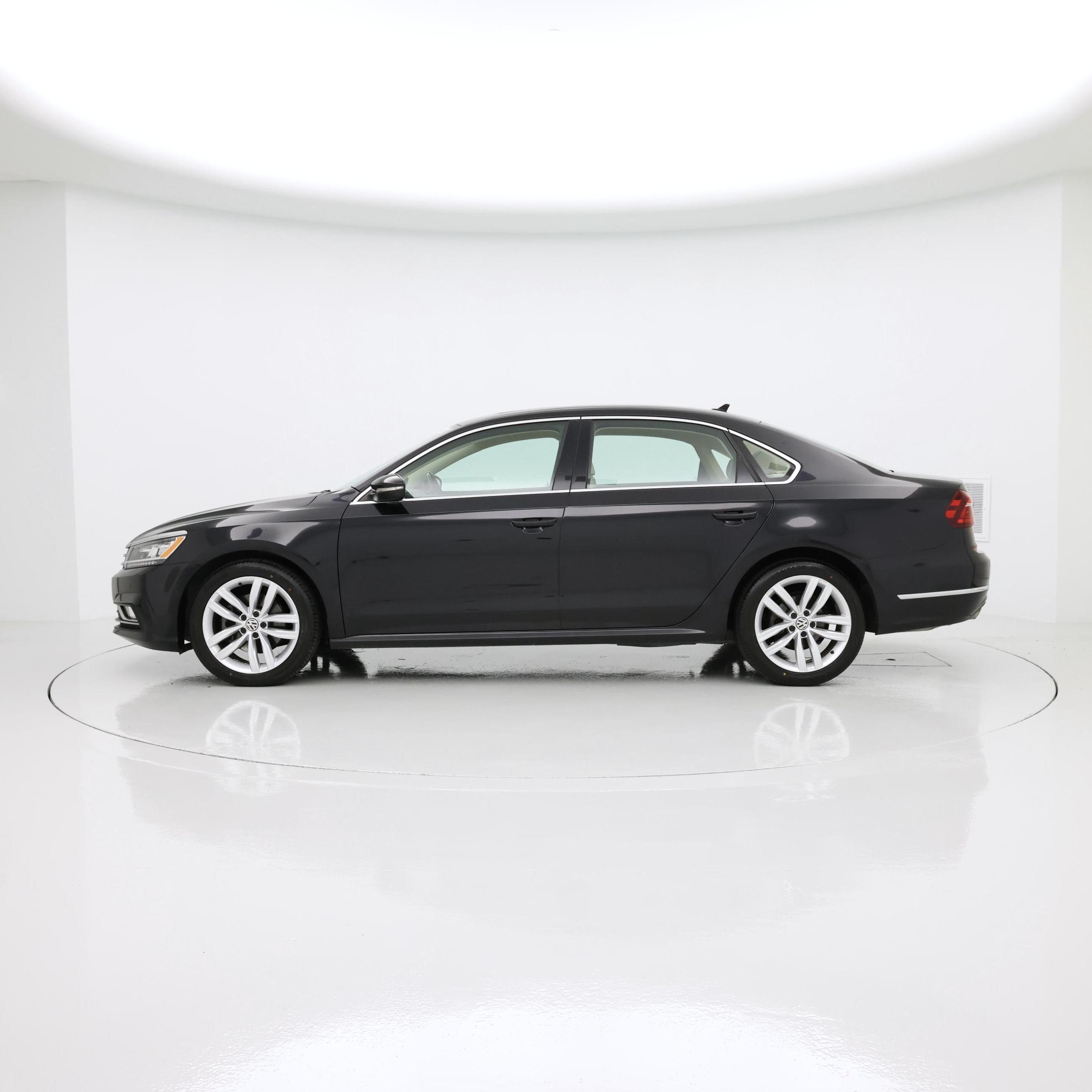 Thumbnail: 2018 Volkswagen Passat - 3