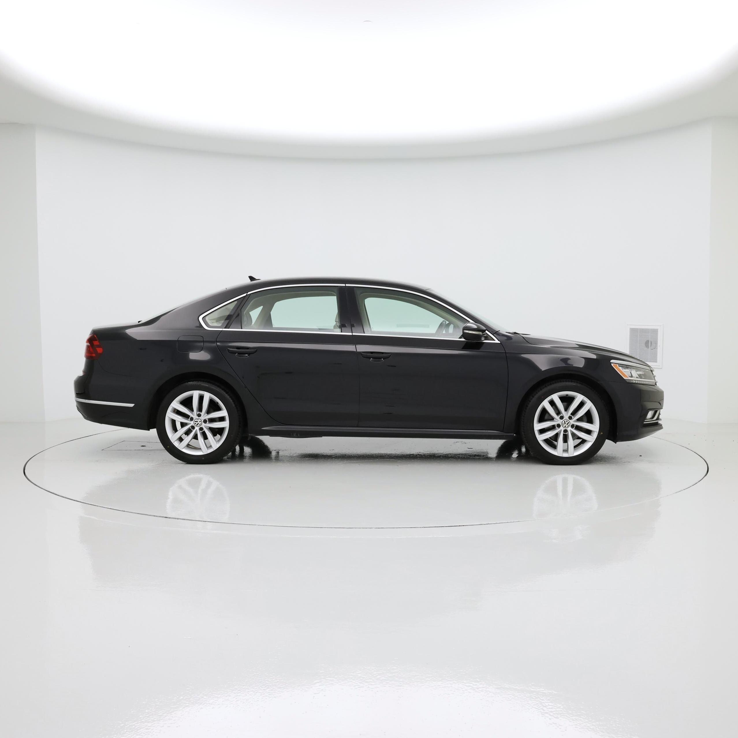 Thumbnail: 2018 Volkswagen Passat - 7