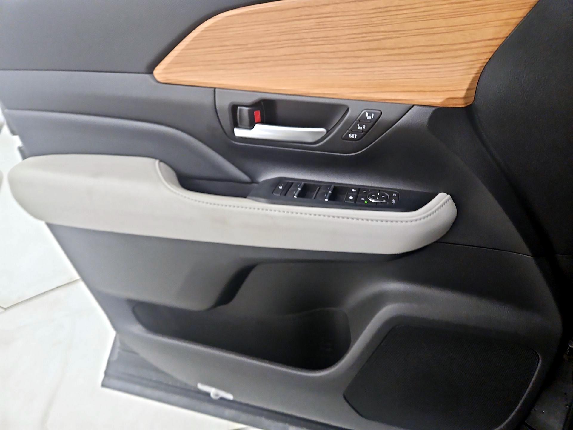 Thumbnail: 2024 Toyota Grand Highlander - 12
