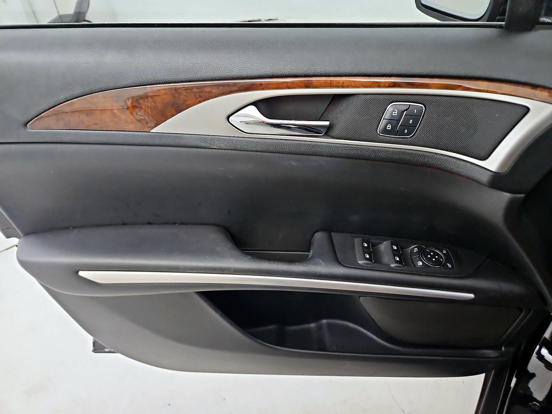 Thumbnail: 2016 Lincoln MKZ - 12