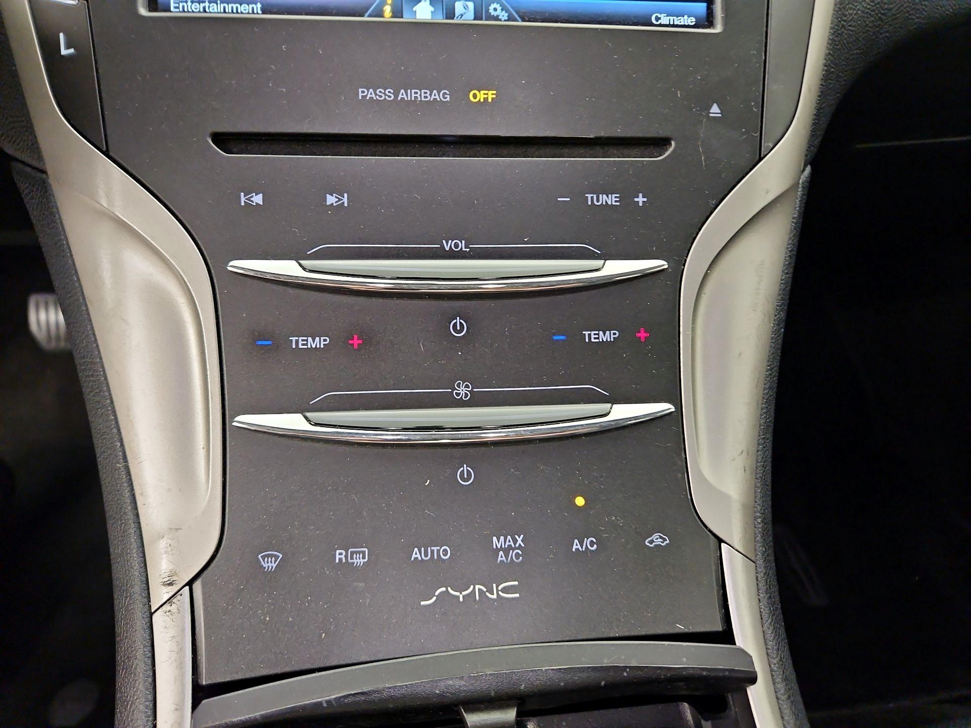 Thumbnail: 2016 Lincoln MKZ - 17