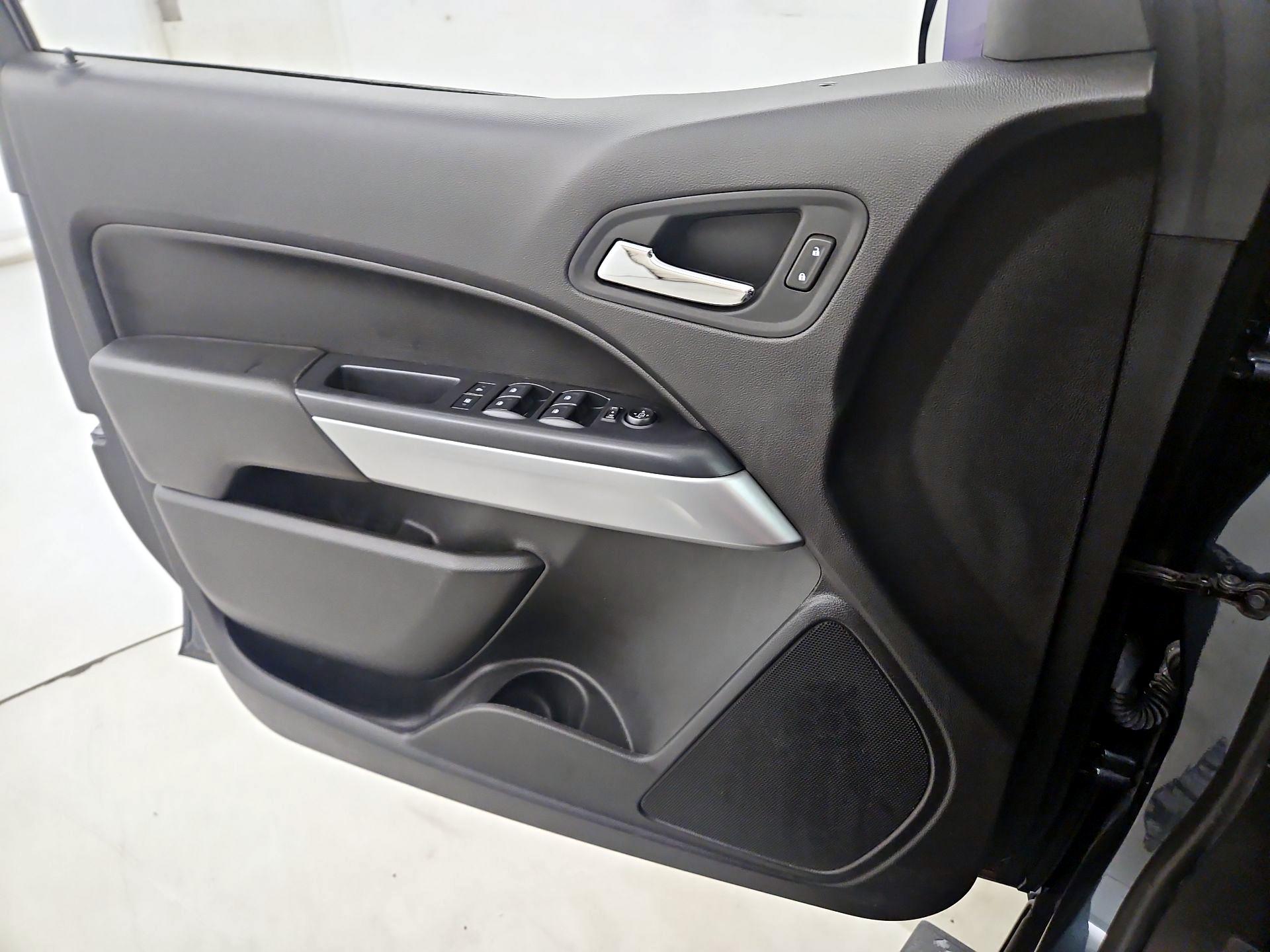 Thumbnail: 2019 Chevrolet Colorado - 12