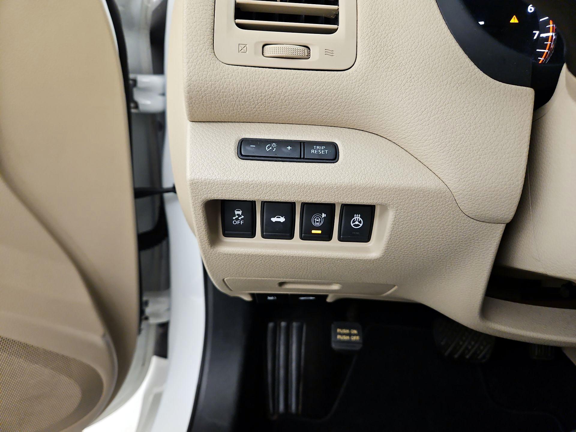 Thumbnail: 2015 Nissan Altima - 13