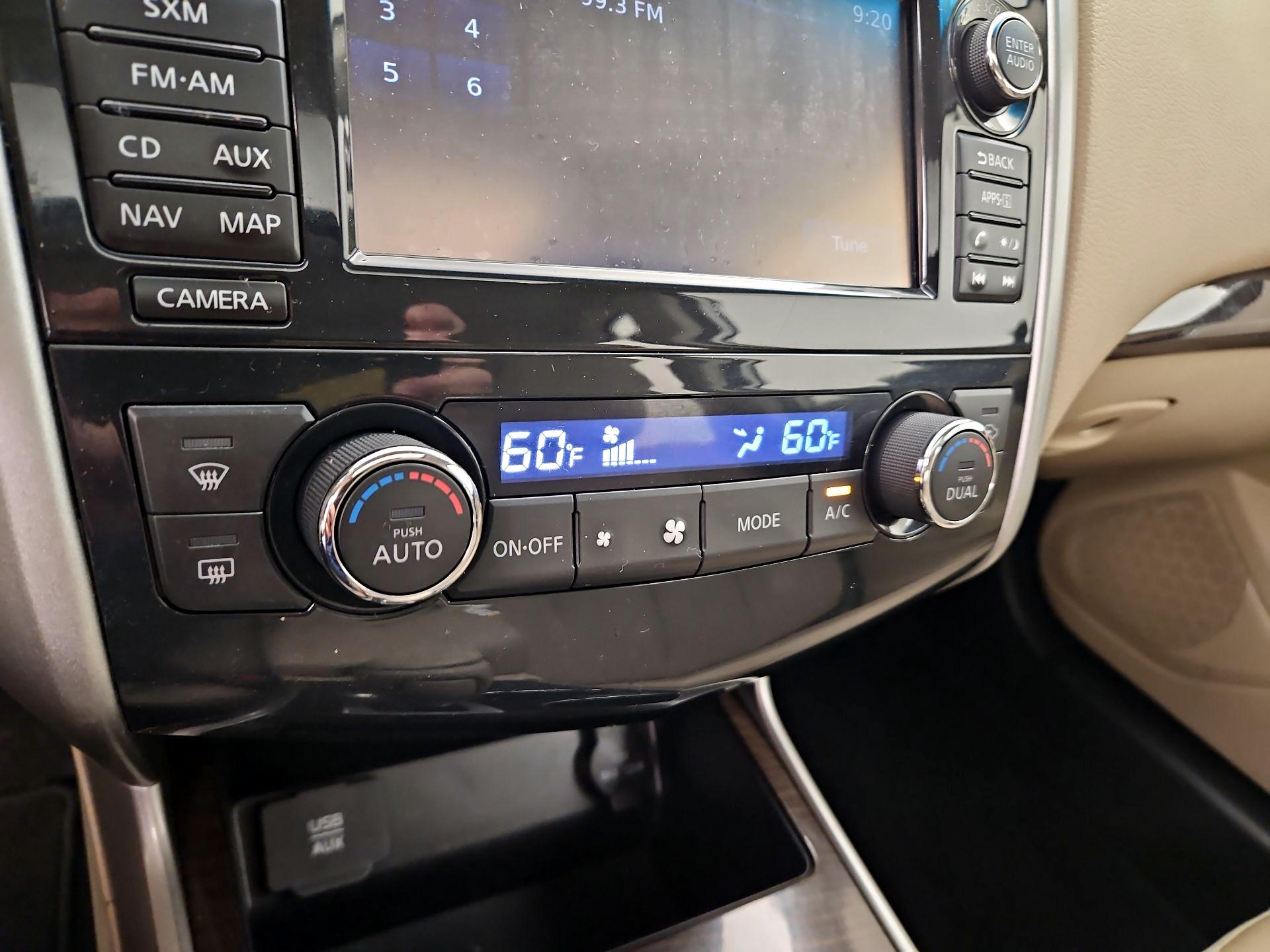 Thumbnail: 2015 Nissan Altima - 17