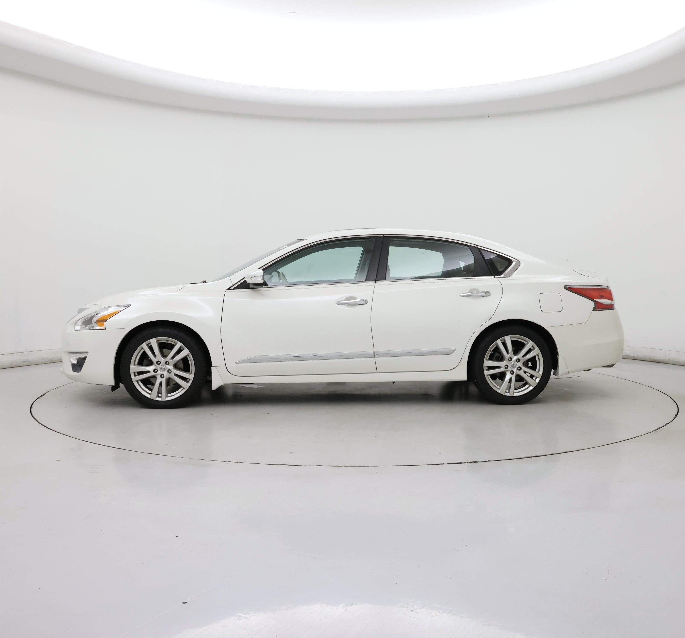 Thumbnail: 2015 Nissan Altima - 3