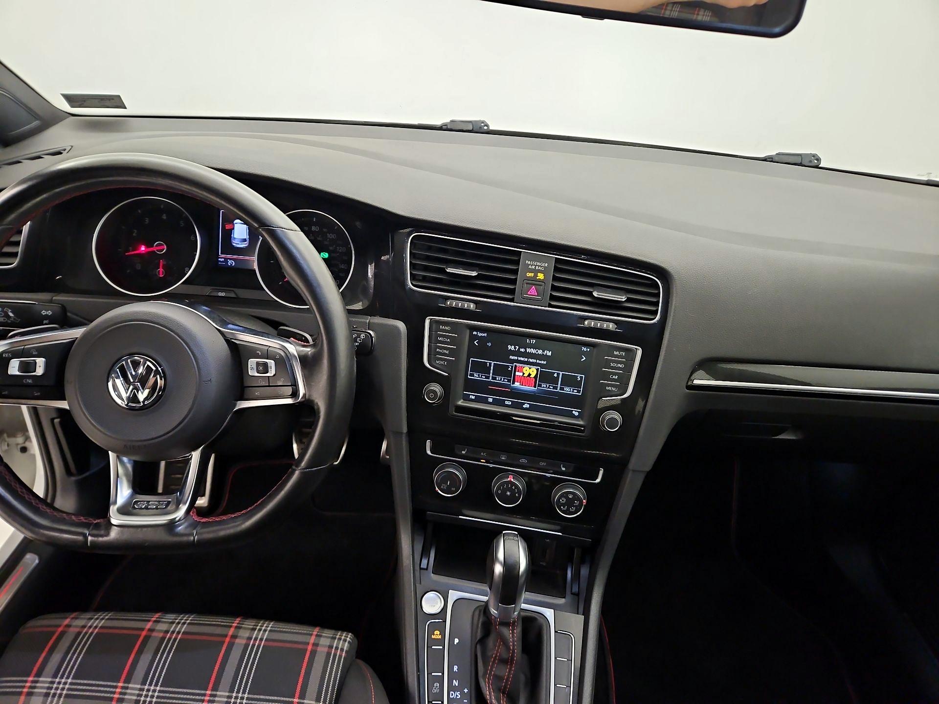 Thumbnail: 2017 Volkswagen Golf - 9