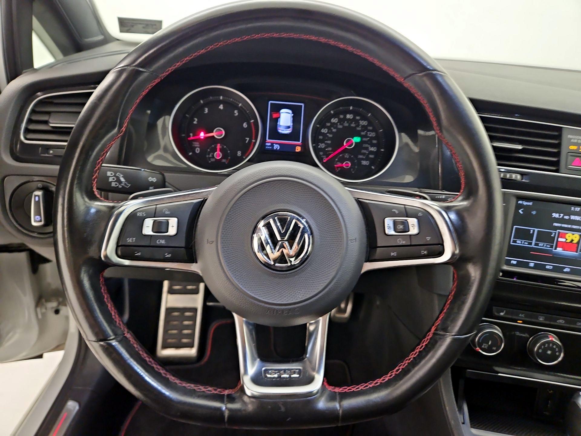 Thumbnail: 2017 Volkswagen Golf - 10