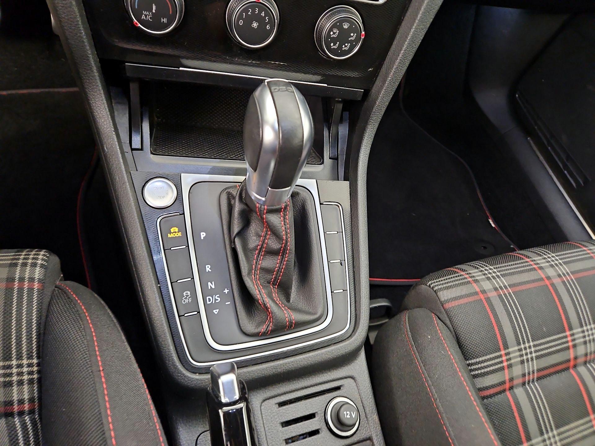 Thumbnail: 2017 Volkswagen Golf - 17