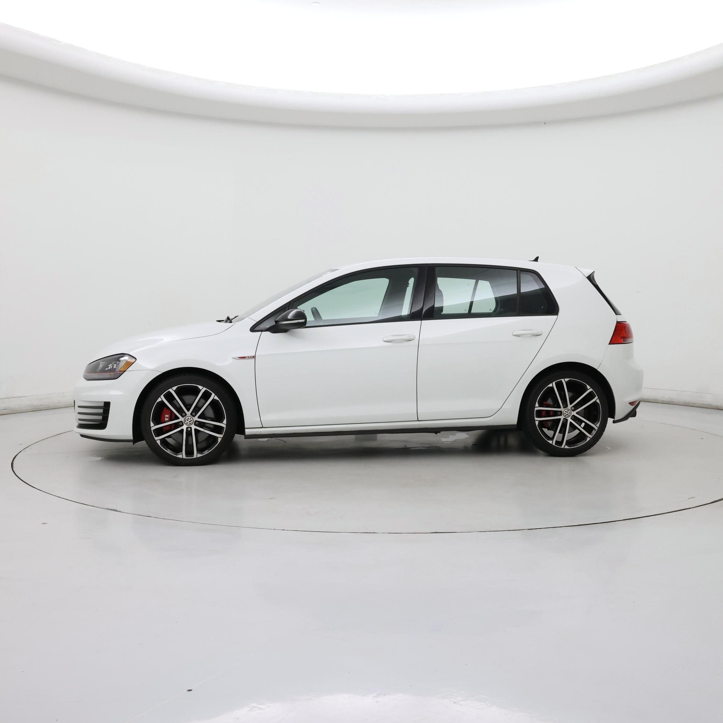 Thumbnail: 2017 Volkswagen Golf - 3