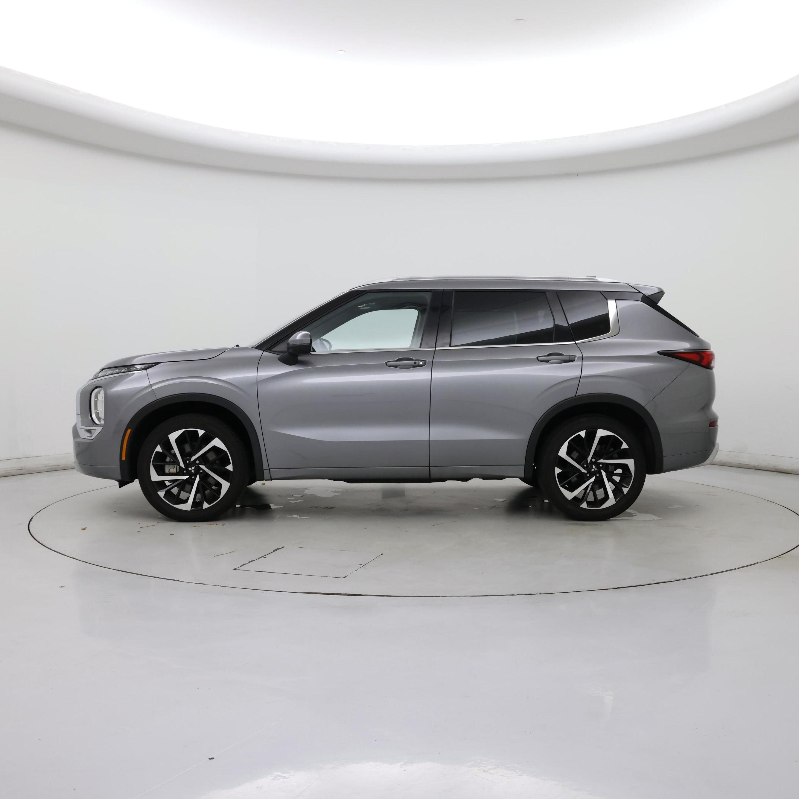 Thumbnail: 2022 Mitsubishi Outlander - 3