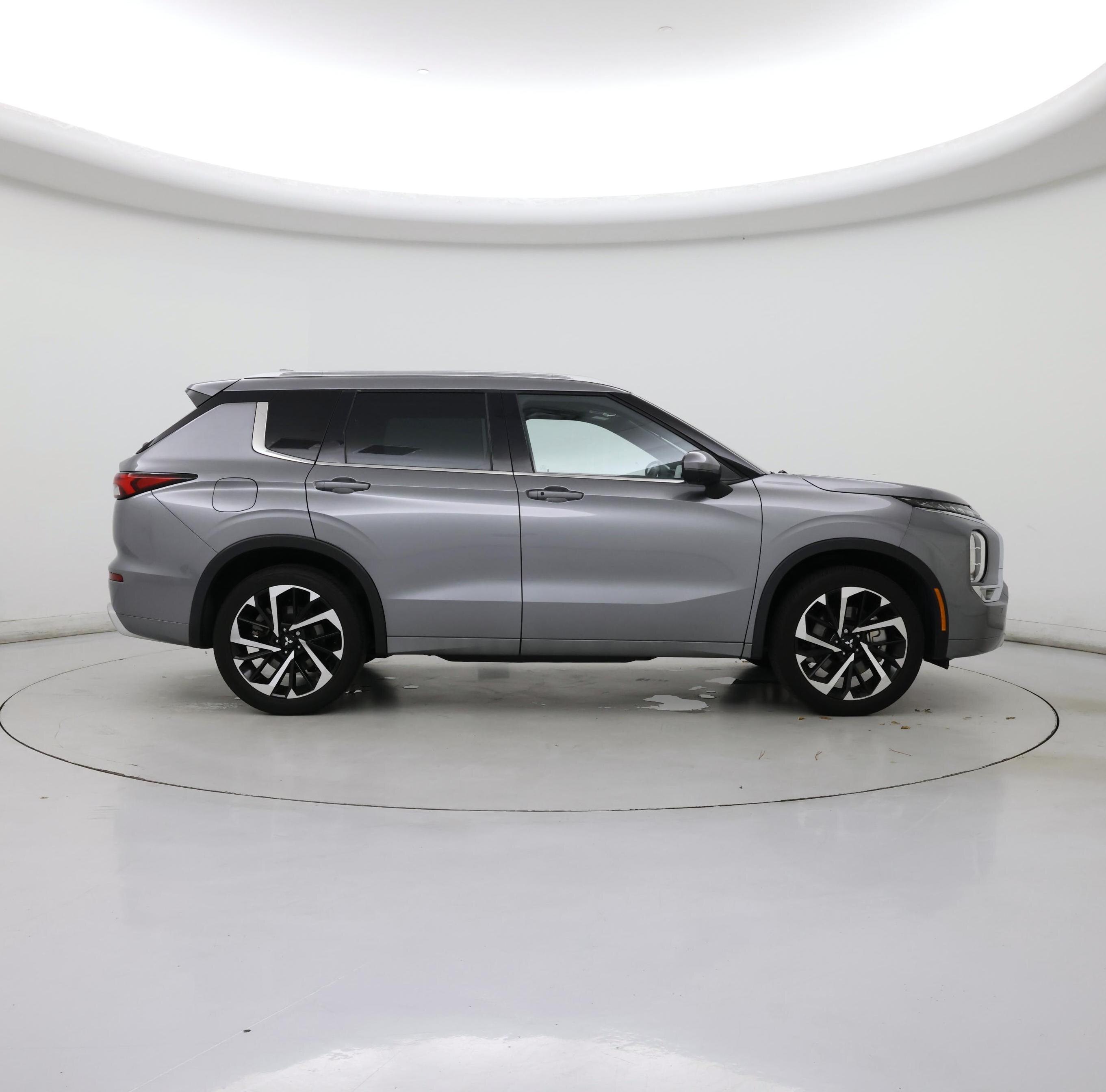Thumbnail: 2022 Mitsubishi Outlander - 7