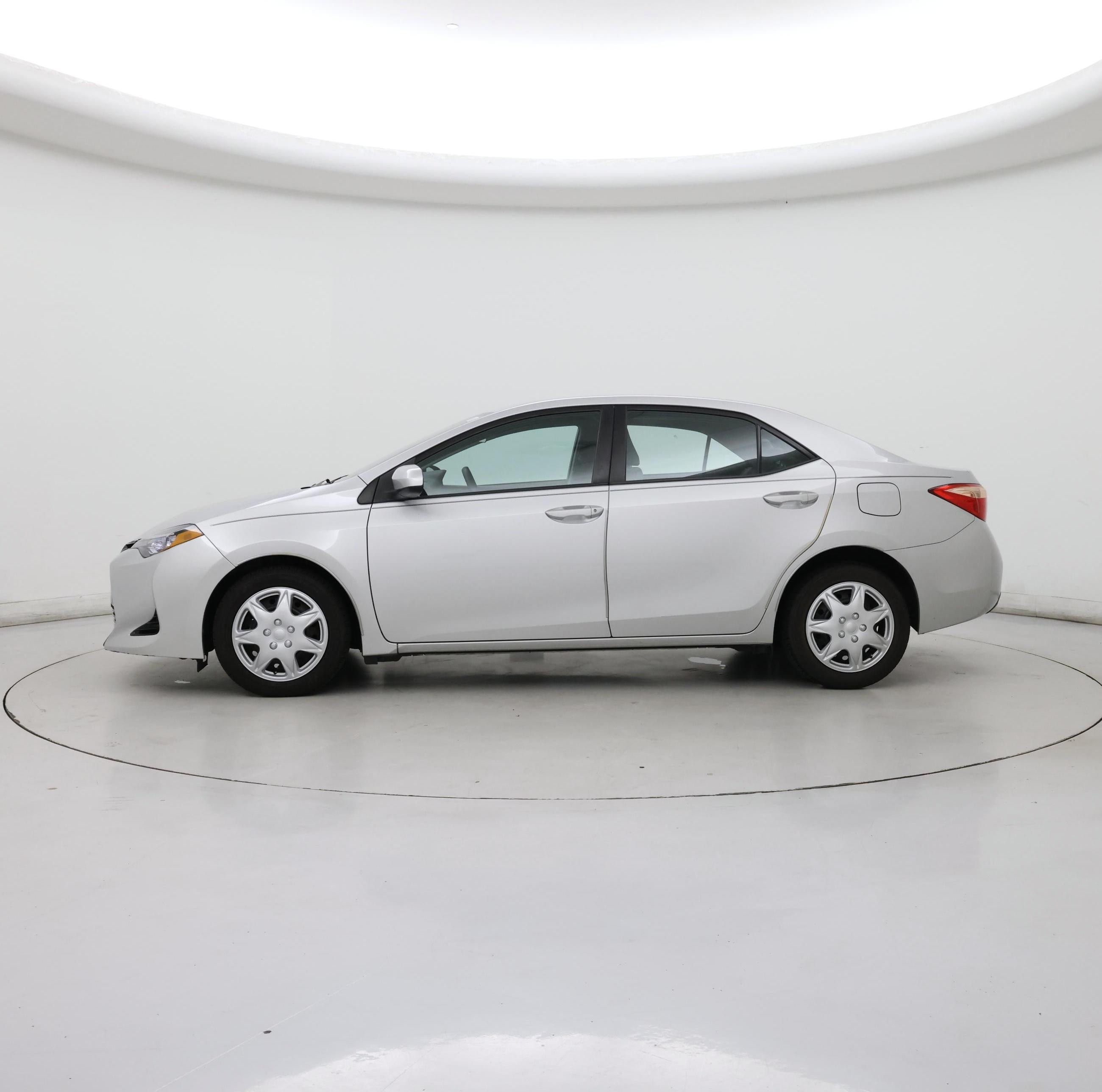 Thumbnail: 2018 Toyota Corolla - 3