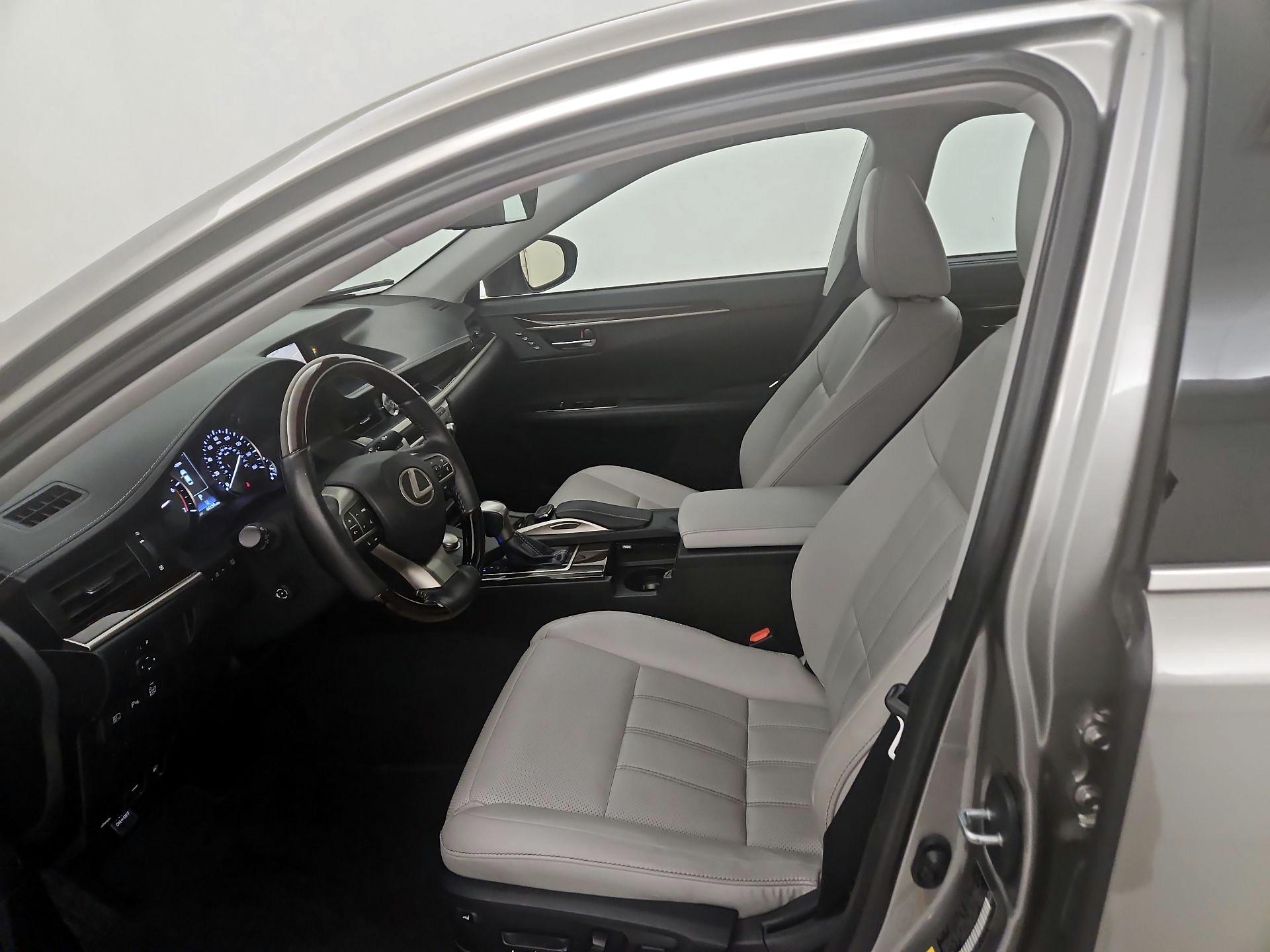 Thumbnail: 2016 Lexus ES - 11