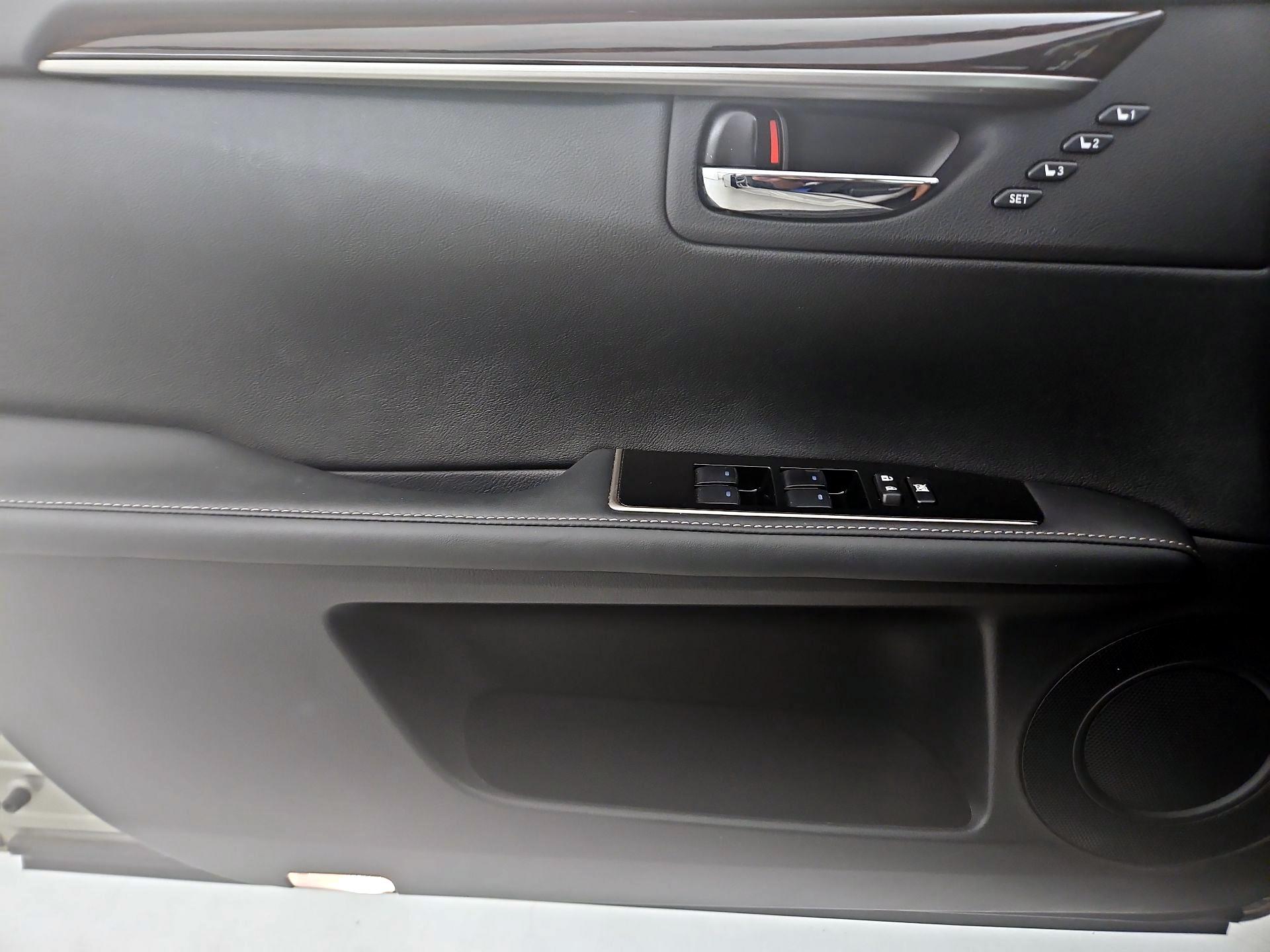 Thumbnail: 2016 Lexus ES - 12