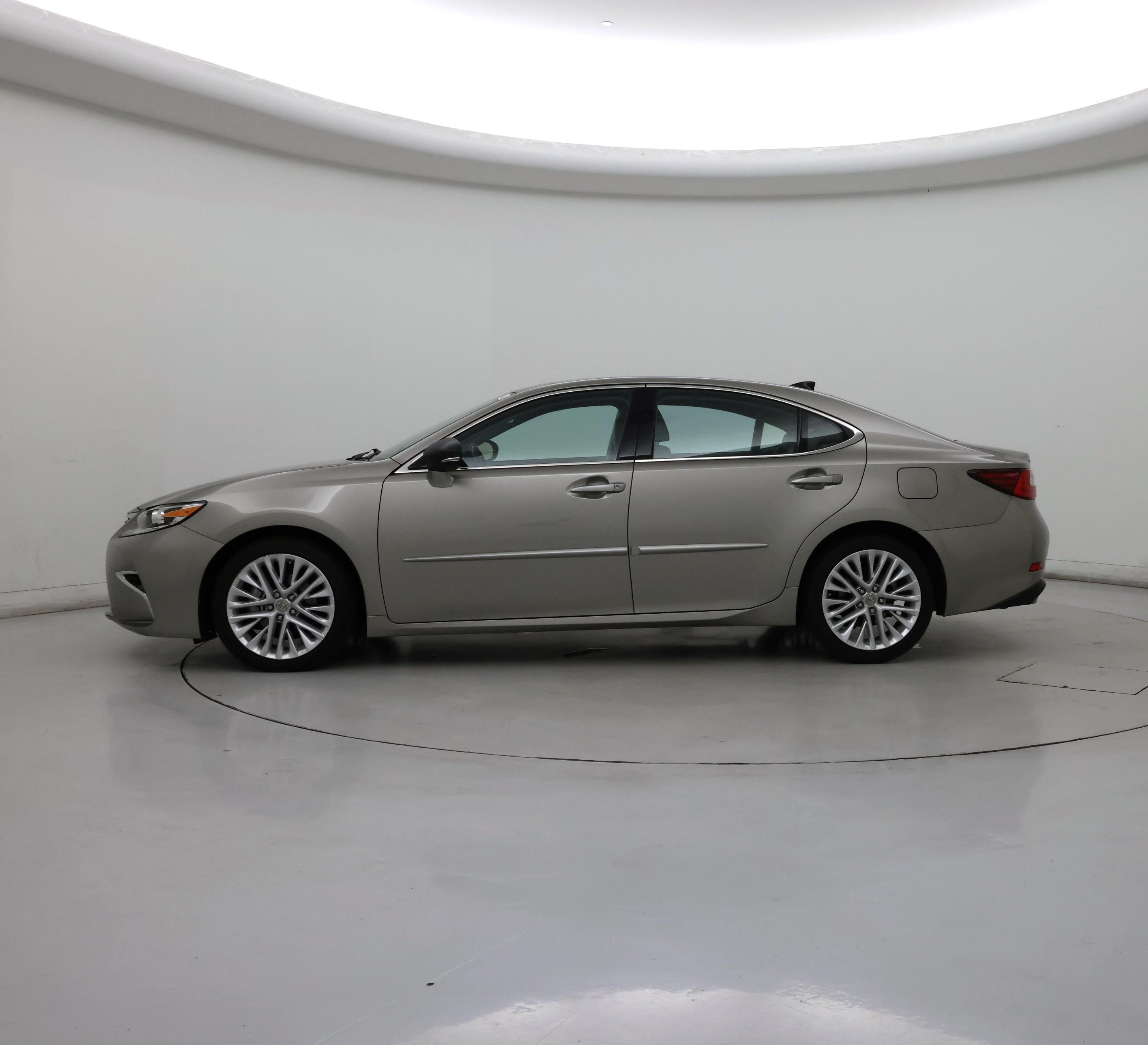 Thumbnail: 2016 Lexus ES - 3