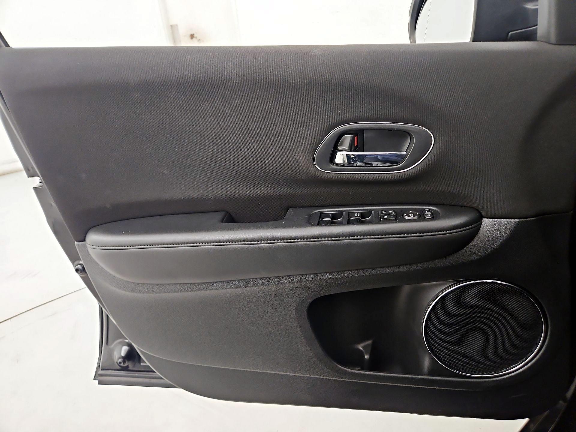 Thumbnail: 2016 Honda HR-V - 12