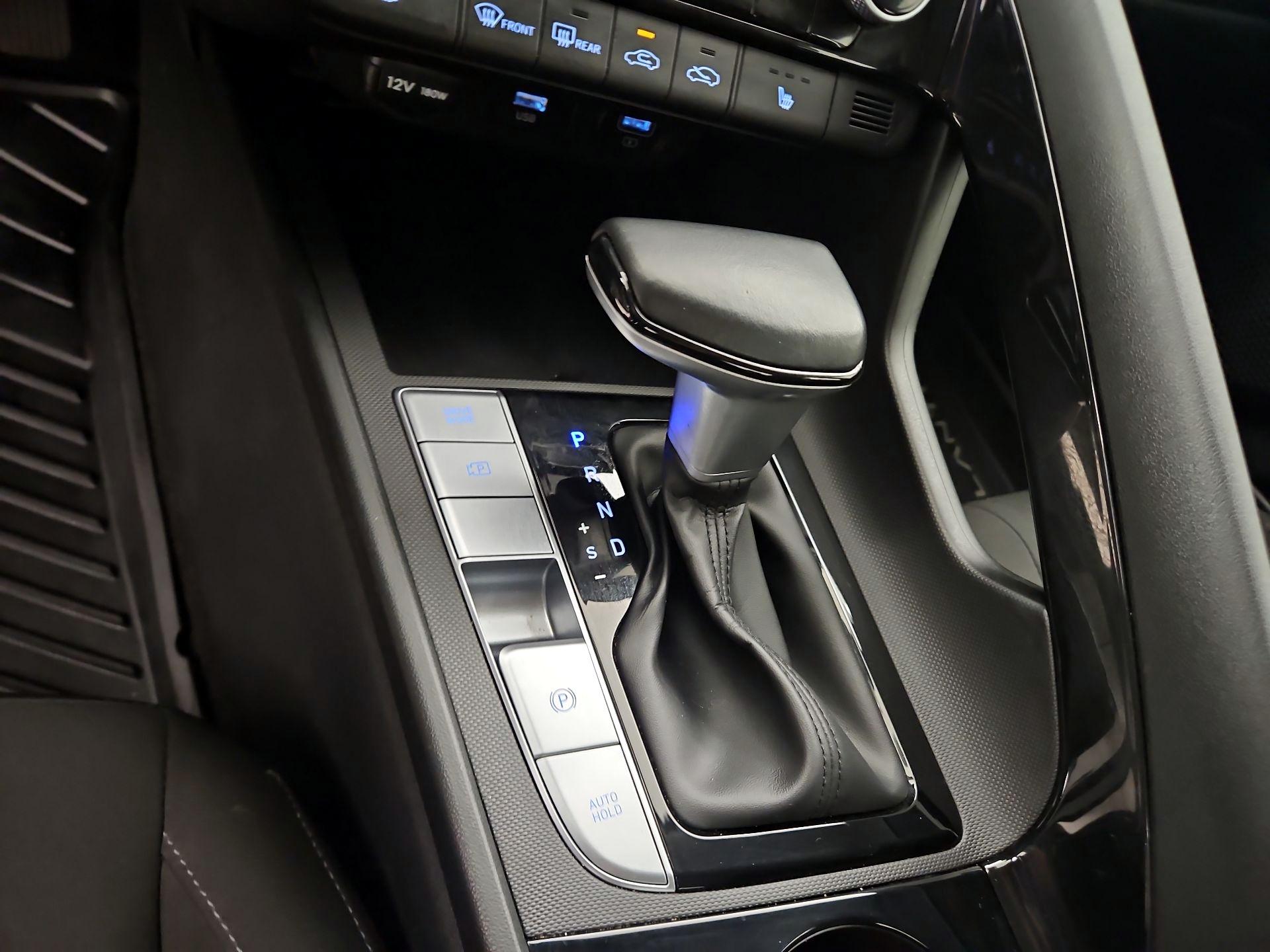 Thumbnail: 2022 Hyundai Elantra - 17