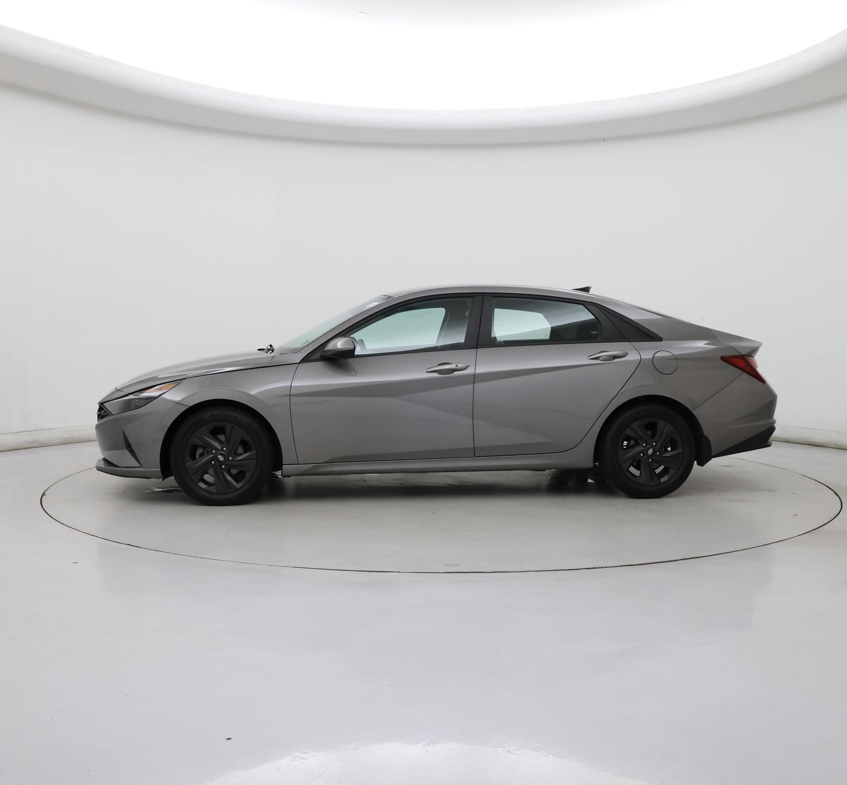 Thumbnail: 2022 Hyundai Elantra - 3