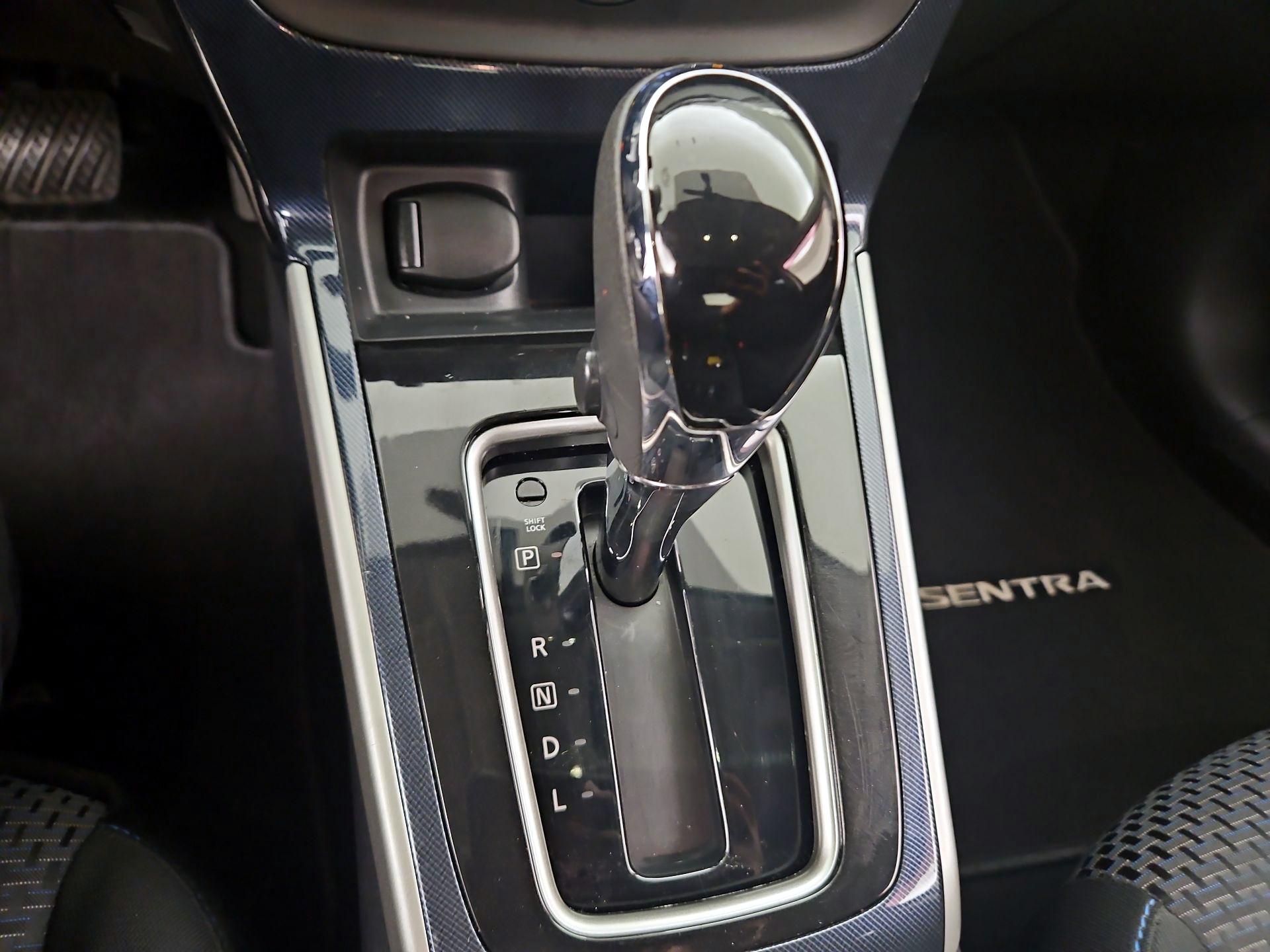 Thumbnail: 2019 Nissan Sentra - 17