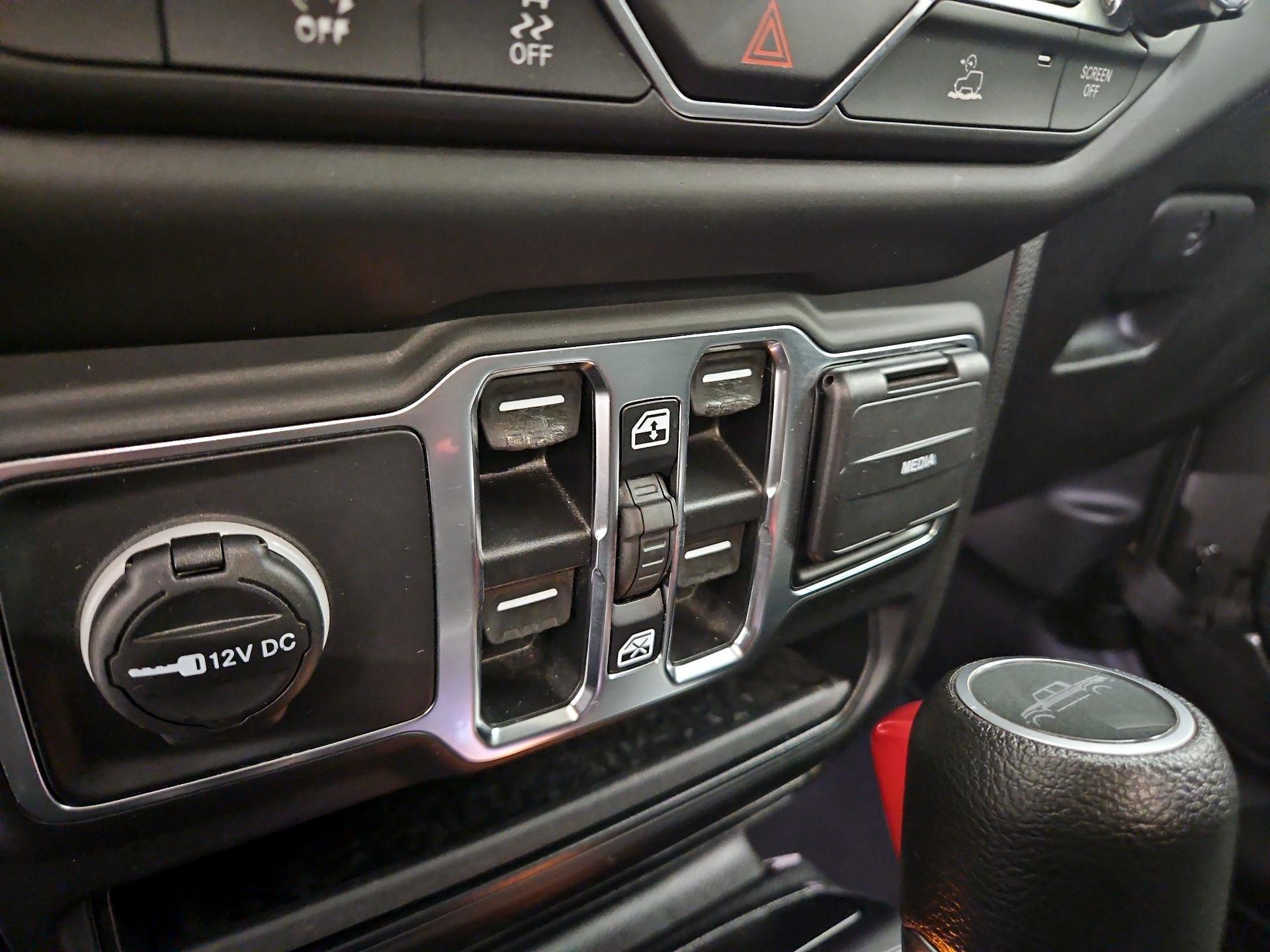 Thumbnail: 2020 Jeep Gladiator - 18