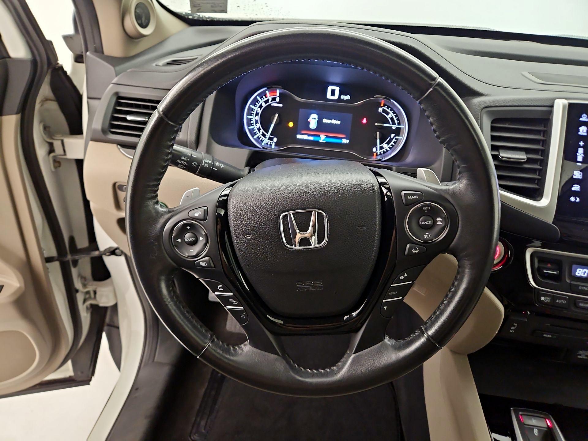 Thumbnail: 2017 Honda Pilot - 10