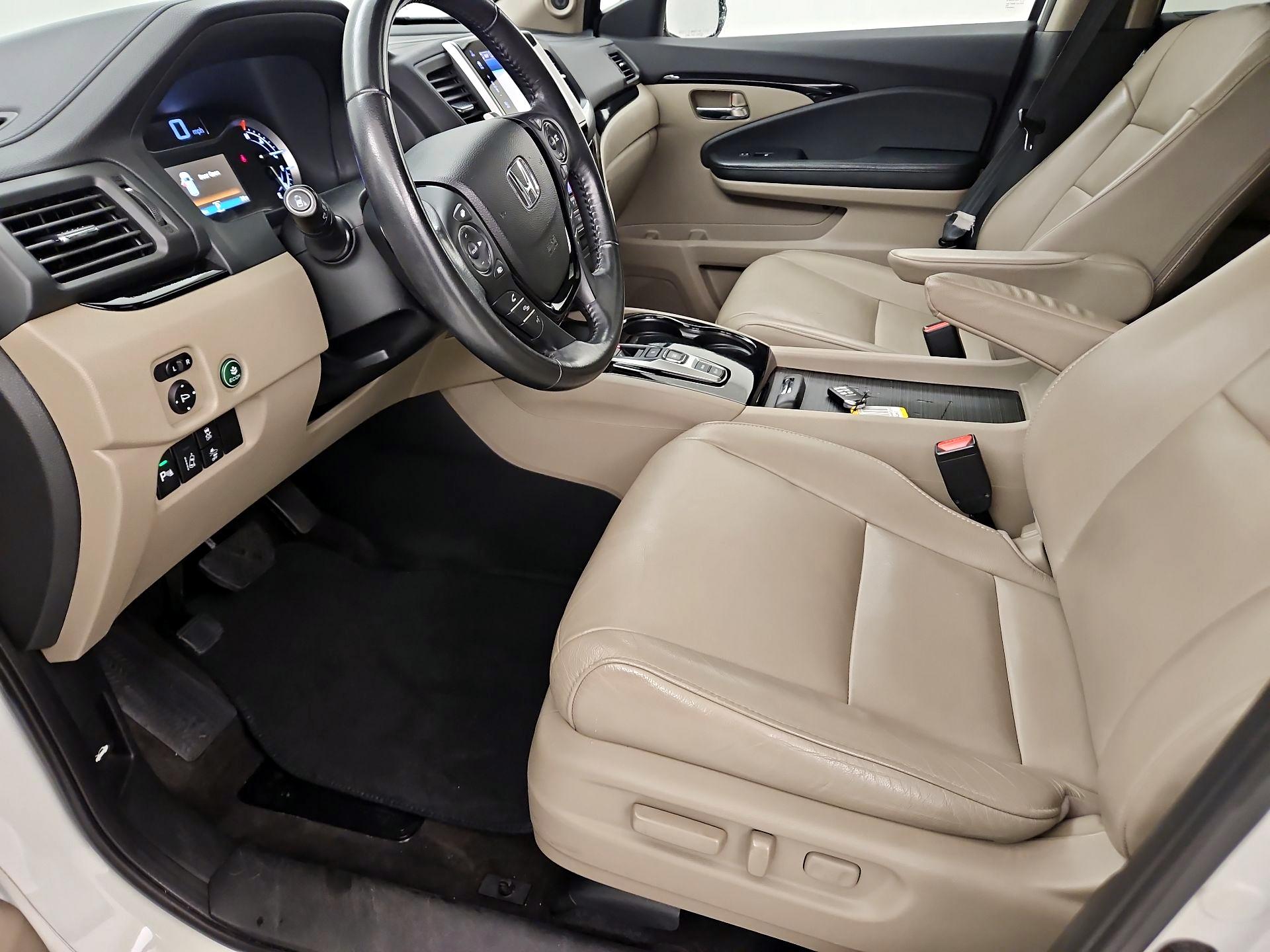 Thumbnail: 2017 Honda Pilot - 11