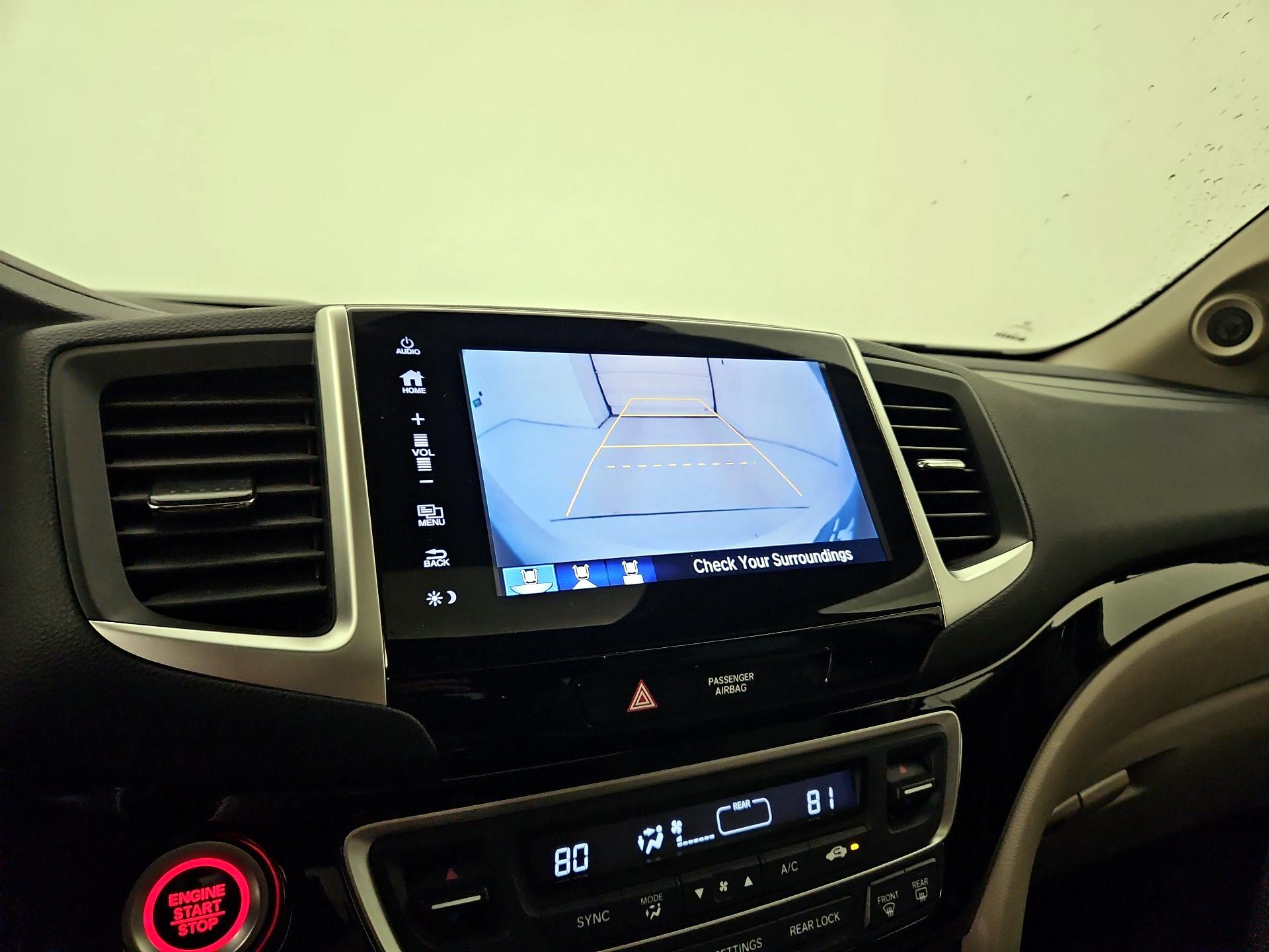 Thumbnail: 2017 Honda Pilot - 15