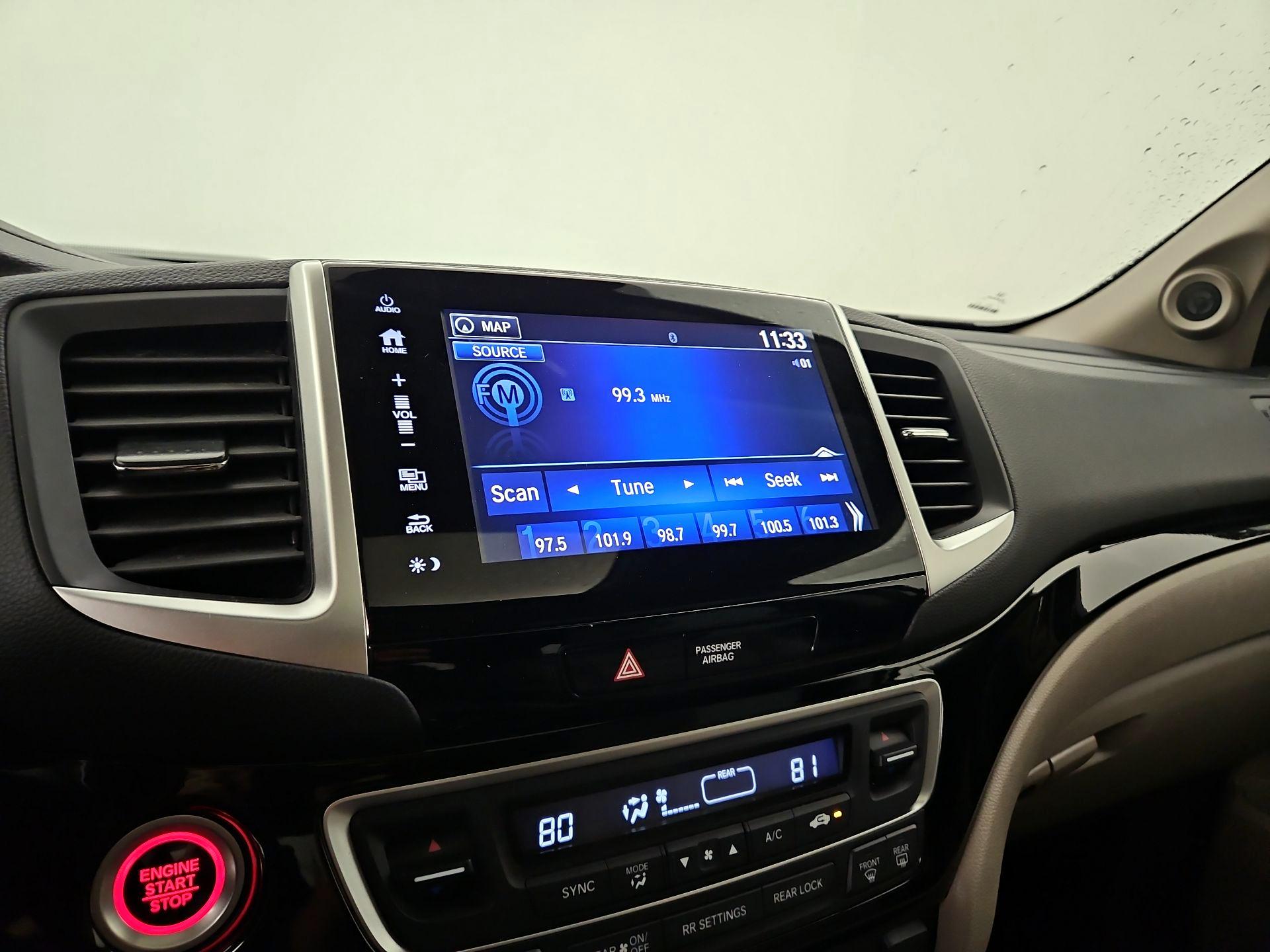 Thumbnail: 2017 Honda Pilot - 16