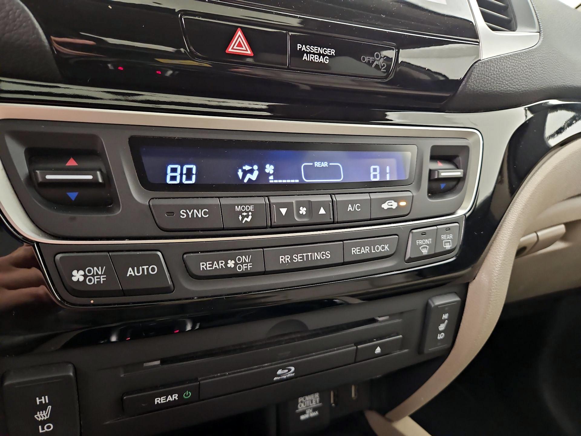 Thumbnail: 2017 Honda Pilot - 17