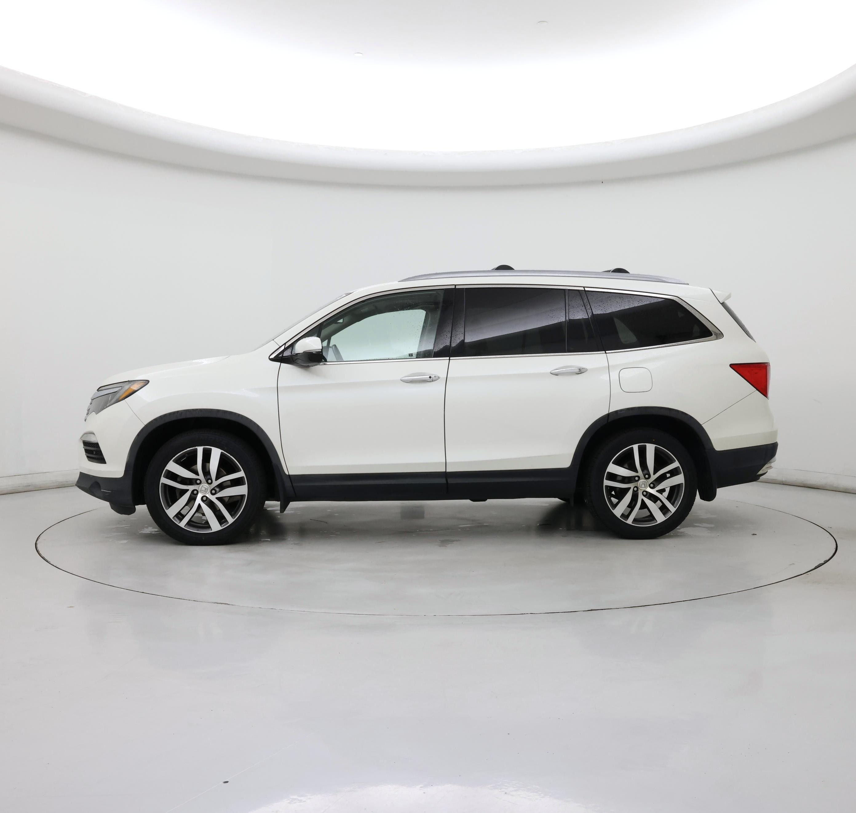 Thumbnail: 2017 Honda Pilot - 3